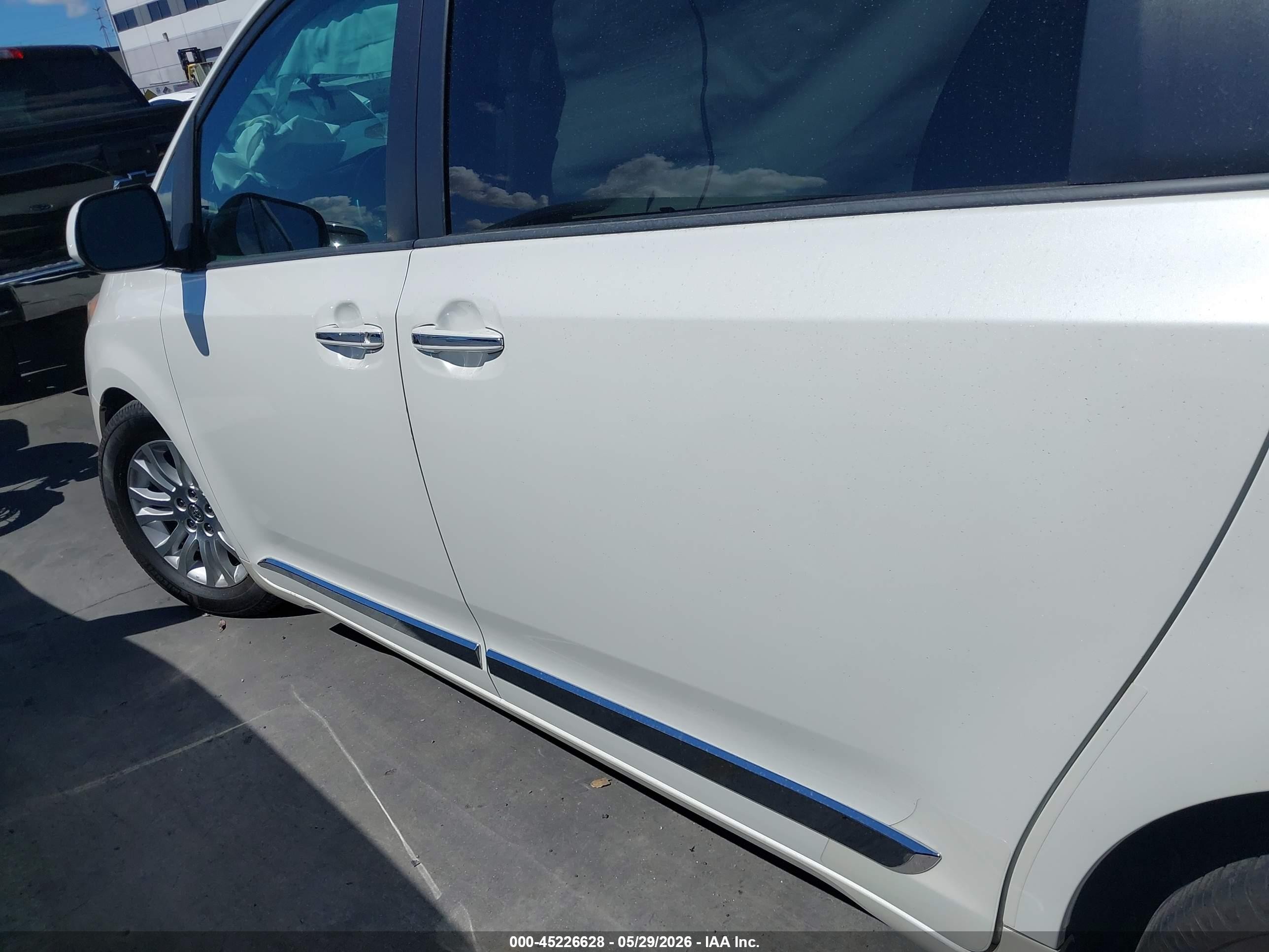 2015 Toyota Sienna Xle 8 Passenger Белый vin: 5TDYK3DCXFS575490