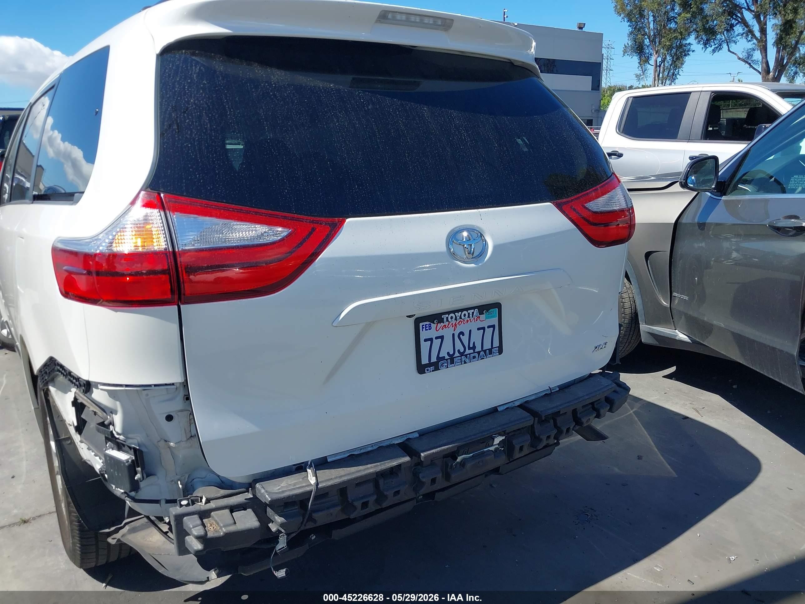 2015 Toyota Sienna Xle 8 Passenger Белый vin: 5TDYK3DCXFS575490