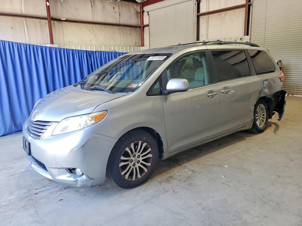 2015 Toyota Sienna Xle 8-passenger Серебряный vin: 5TDYK3DCXFS577269