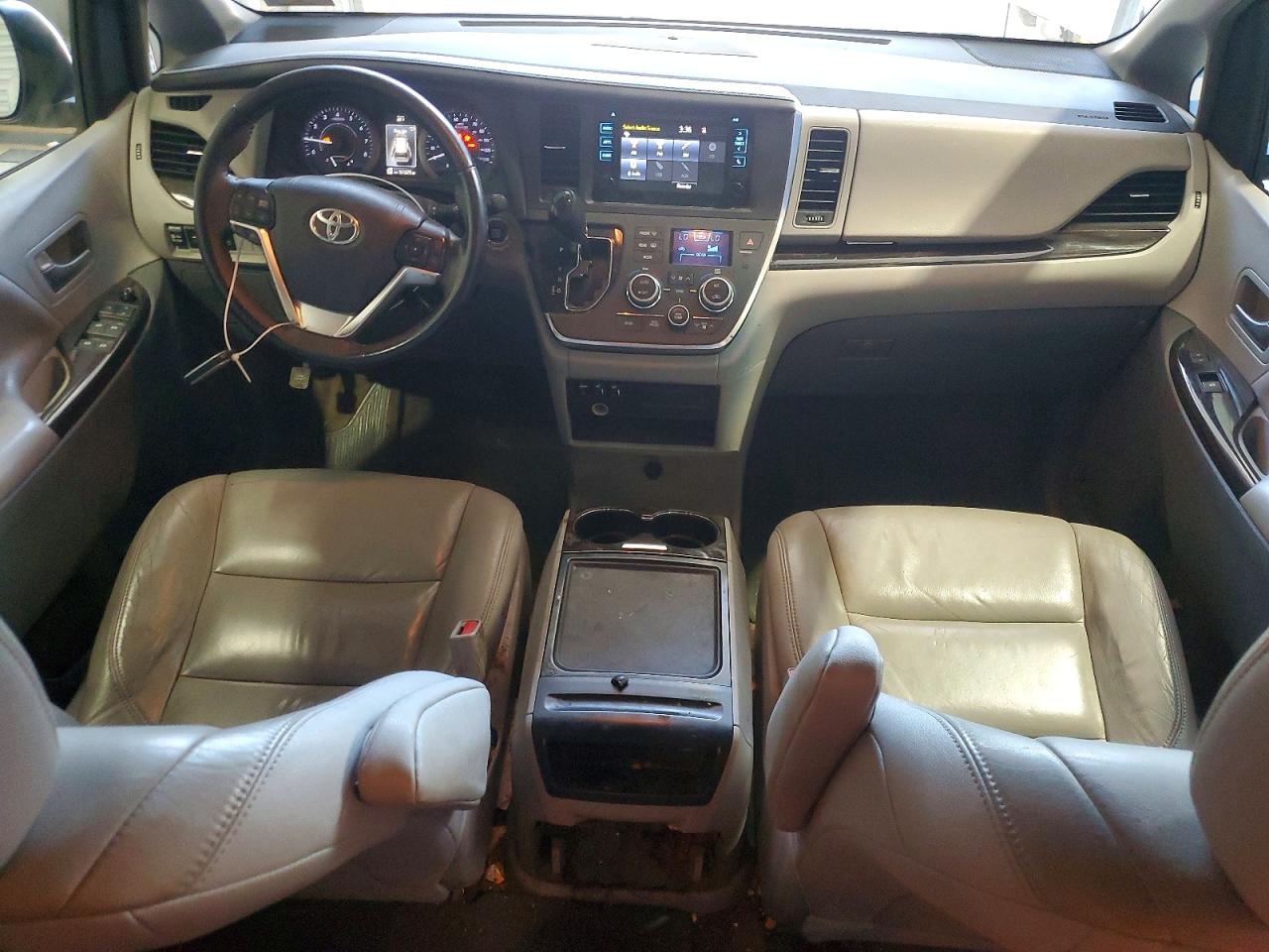 2015 Toyota Sienna Xle 8-passenger Silver vin: 5TDYK3DCXFS577269