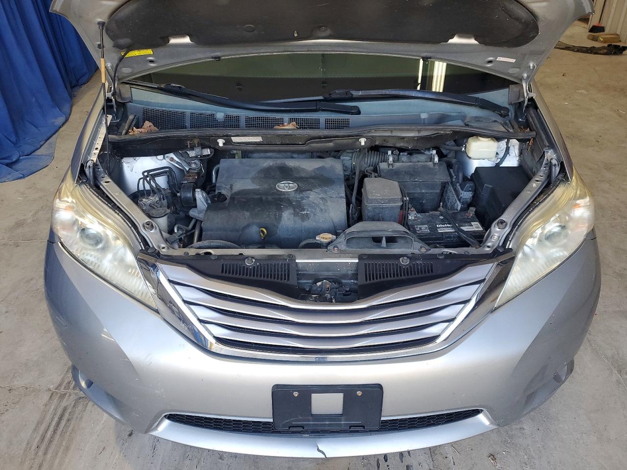 2015 Toyota Sienna Xle 8-passenger Silver vin: 5TDYK3DCXFS577269