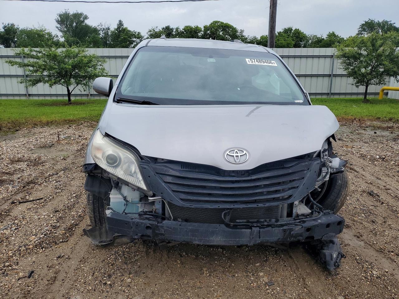 2015 Toyota Sienna Xle 8-passenger Silver vin: 5TDYK3DCXFS578096