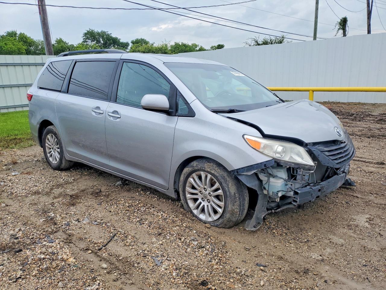 2015 Toyota Sienna Xle 8-passenger Silver vin: 5TDYK3DCXFS578096