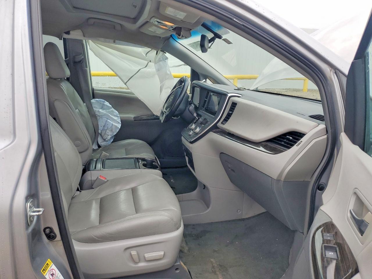 2015 Toyota Sienna Xle 8-passenger Silver vin: 5TDYK3DCXFS578096