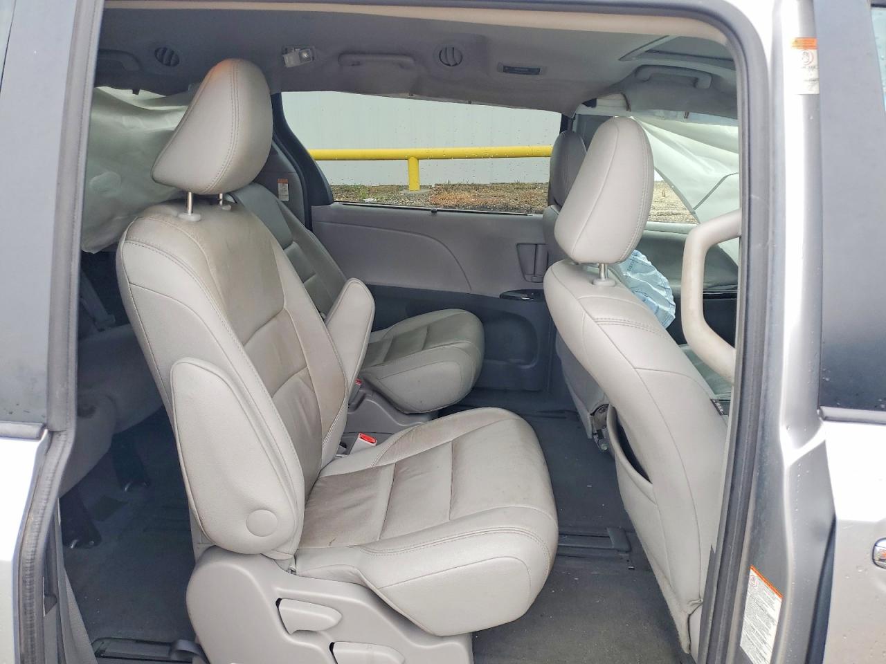 2015 Toyota Sienna Xle 8-passenger Silver vin: 5TDYK3DCXFS578096