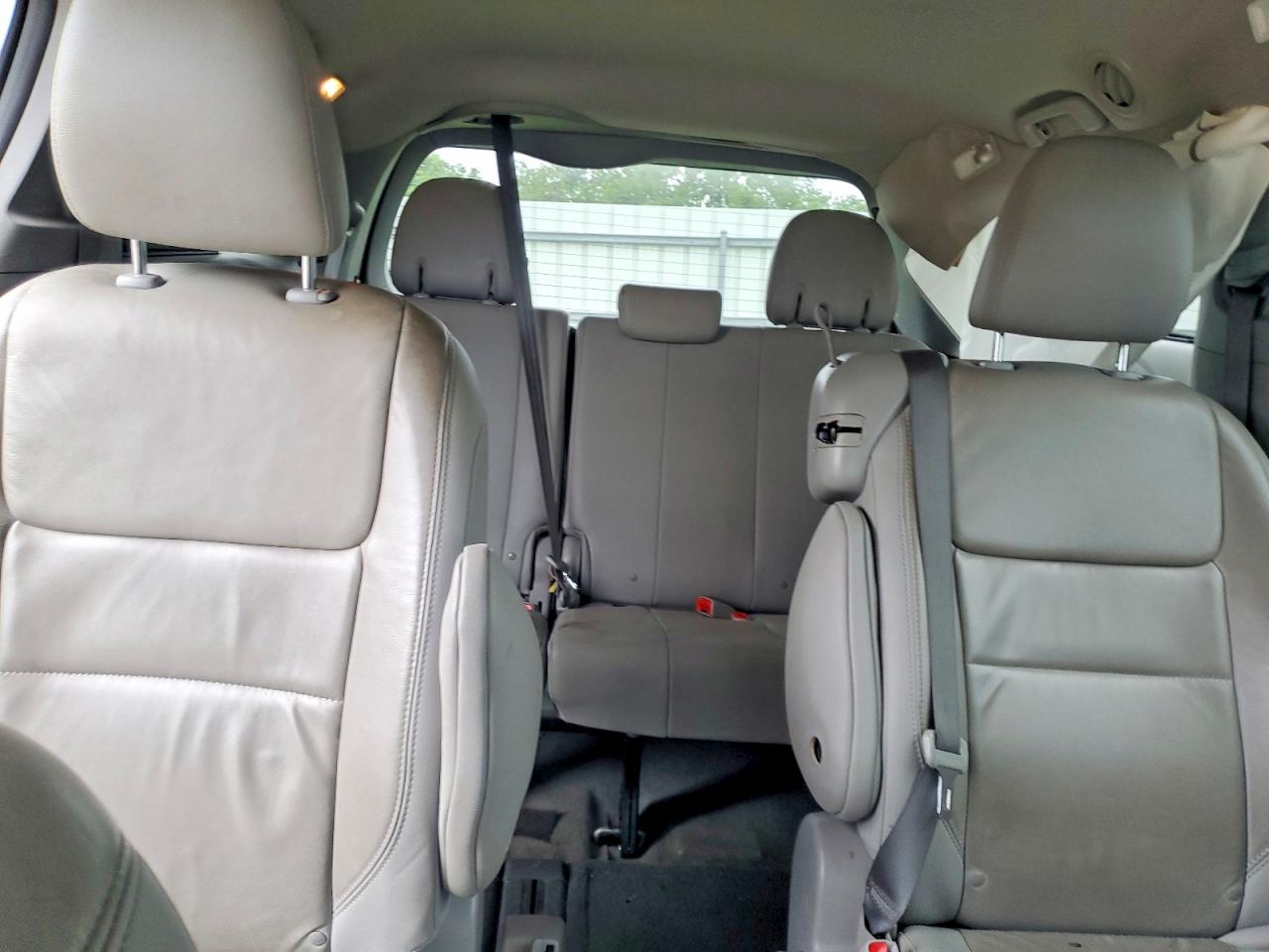 2015 Toyota Sienna Xle 8-passenger Silver vin: 5TDYK3DCXFS578096
