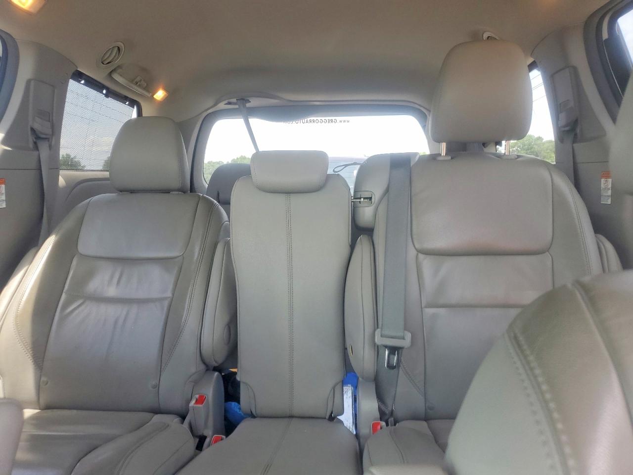 2015 Toyota Sienna Xle 8-passenger White vin: 5TDYK3DCXFS612442