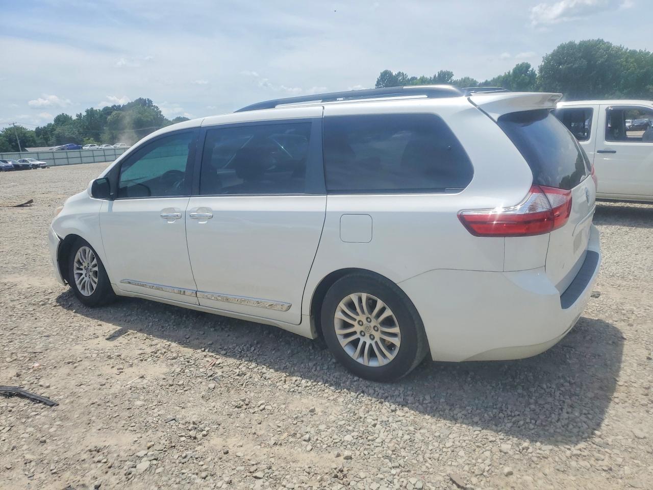 2015 Toyota Sienna Xle 8-passenger White vin: 5TDYK3DCXFS612442