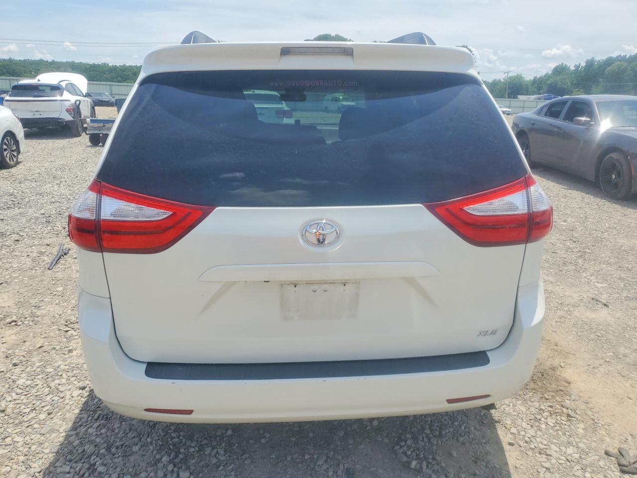 2015 Toyota Sienna Xle 8-passenger White vin: 5TDYK3DCXFS612442