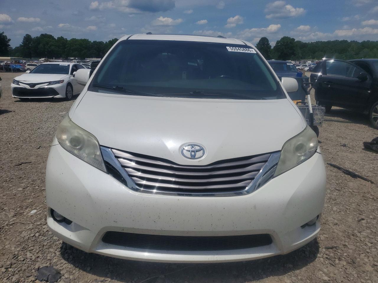 2015 Toyota Sienna Xle 8-passenger White vin: 5TDYK3DCXFS612442