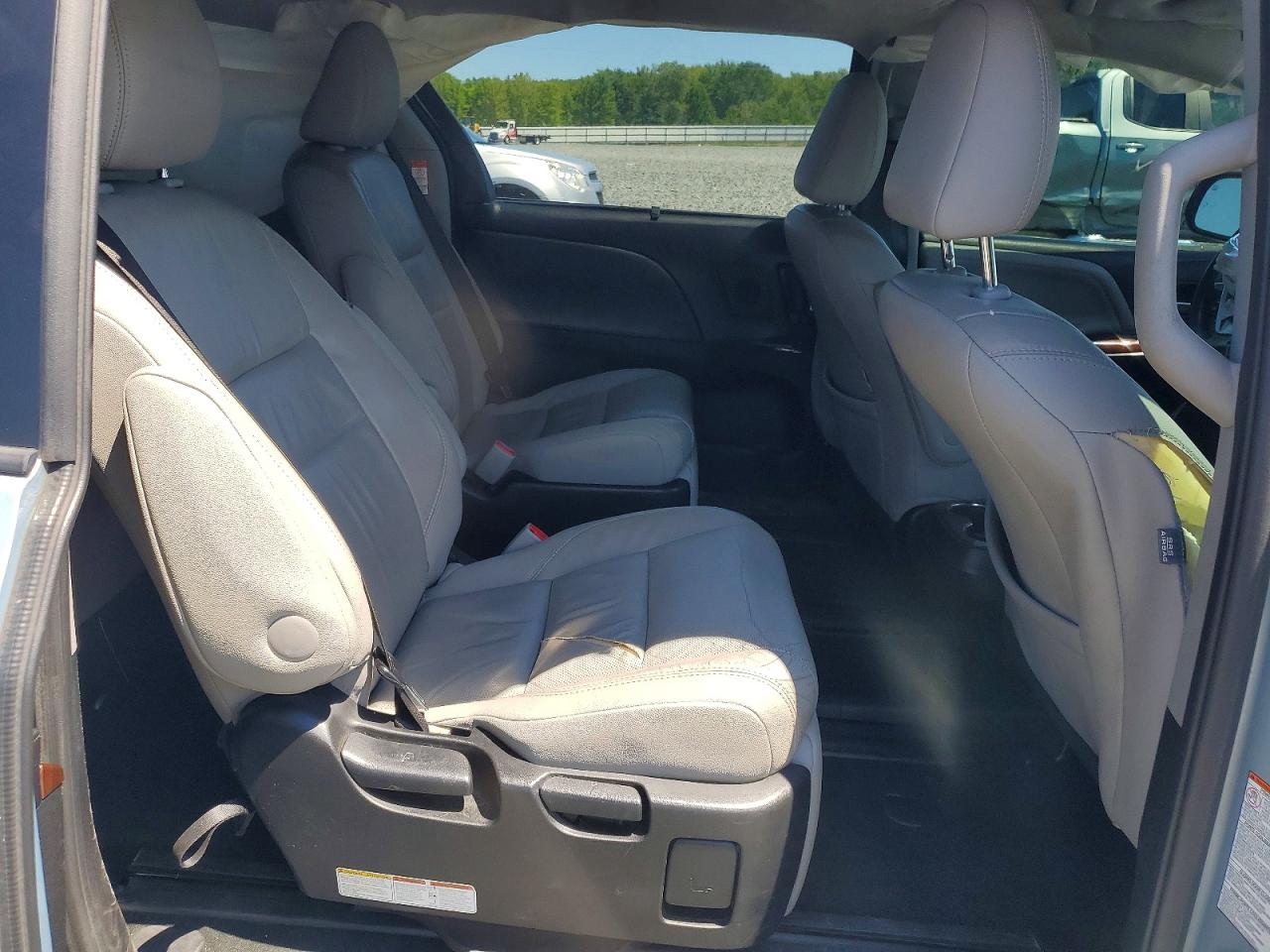 2015 Toyota Sienna Limited Premium 7-passenger Silver vin: 5TDYK3DCXFS643786