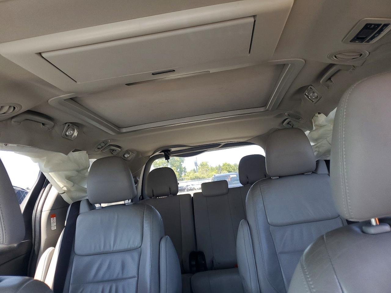 2015 Toyota Sienna Limited Premium 7-passenger Silver vin: 5TDYK3DCXFS643786