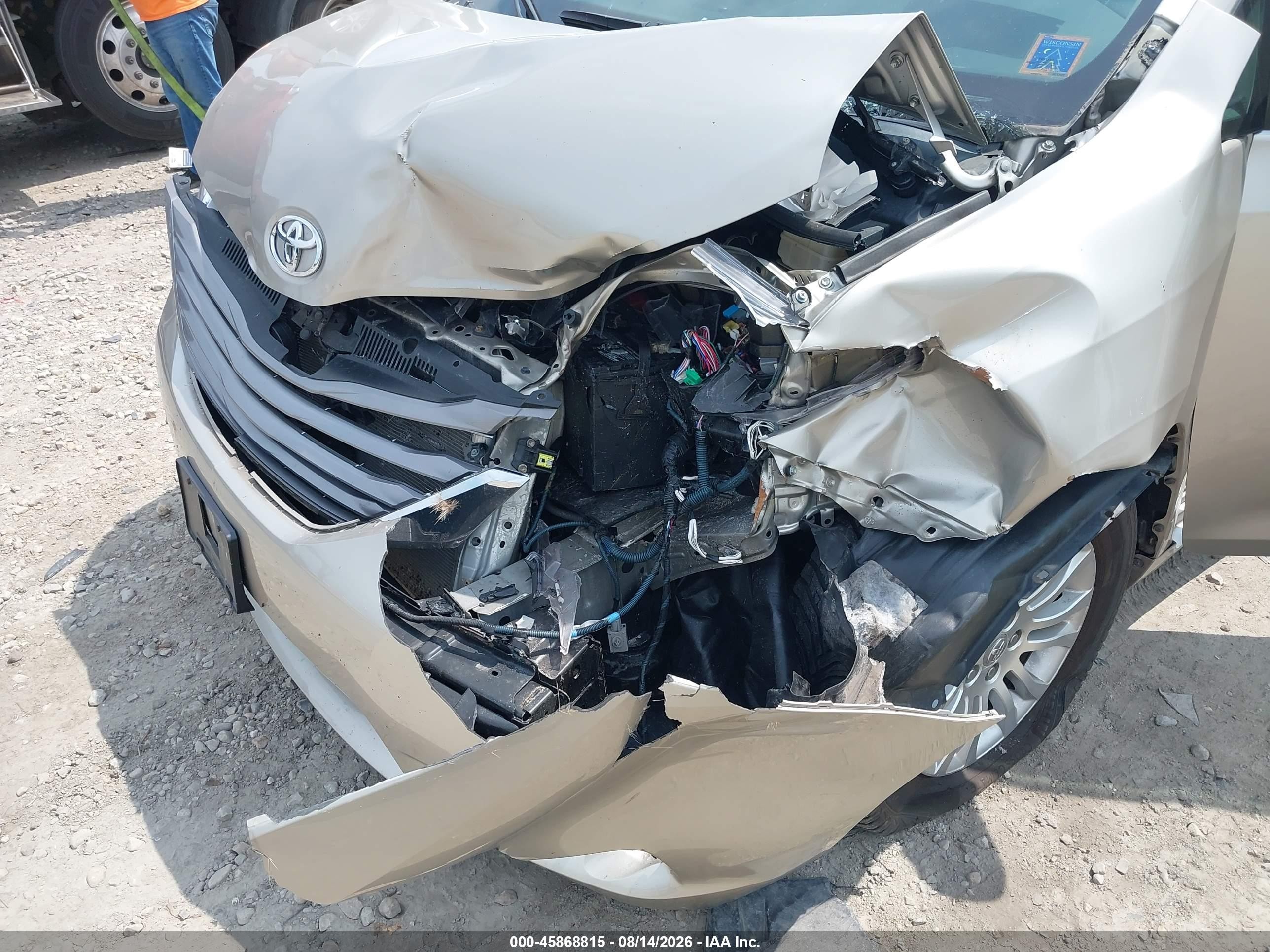 2015 Toyota Sienna Xle 8 Passenger Золотой vin: 5TDYK3DCXFS646154