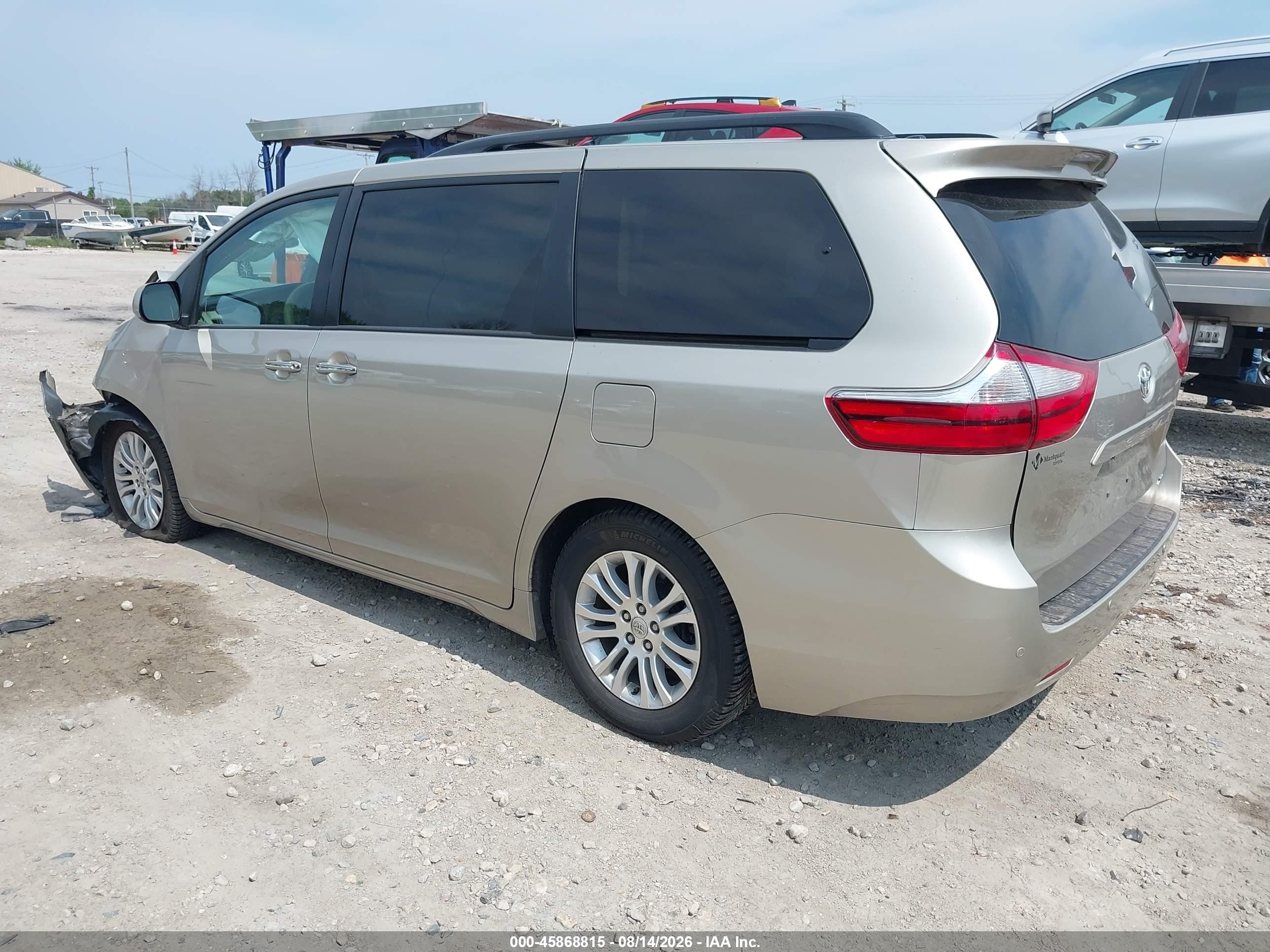 2015 Toyota Sienna Xle 8 Passenger Золотой vin: 5TDYK3DCXFS646154
