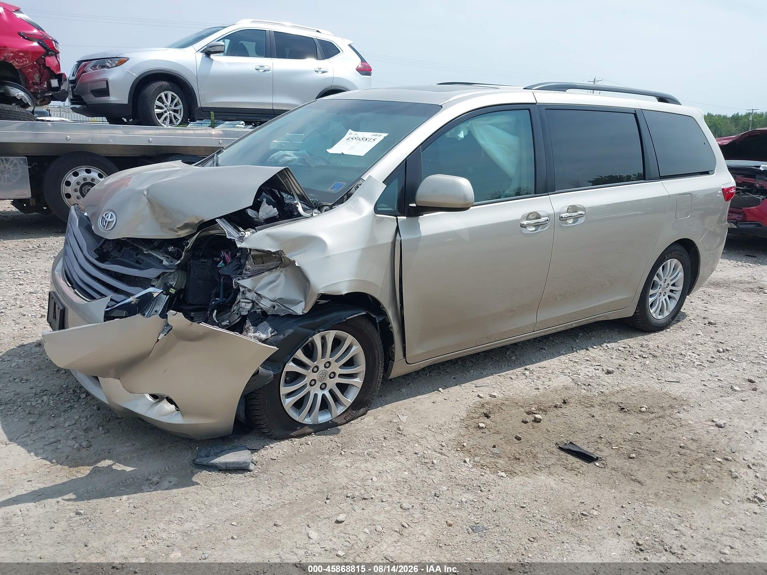 2015 Toyota Sienna Xle 8 Passenger Золотой vin: 5TDYK3DCXFS646154