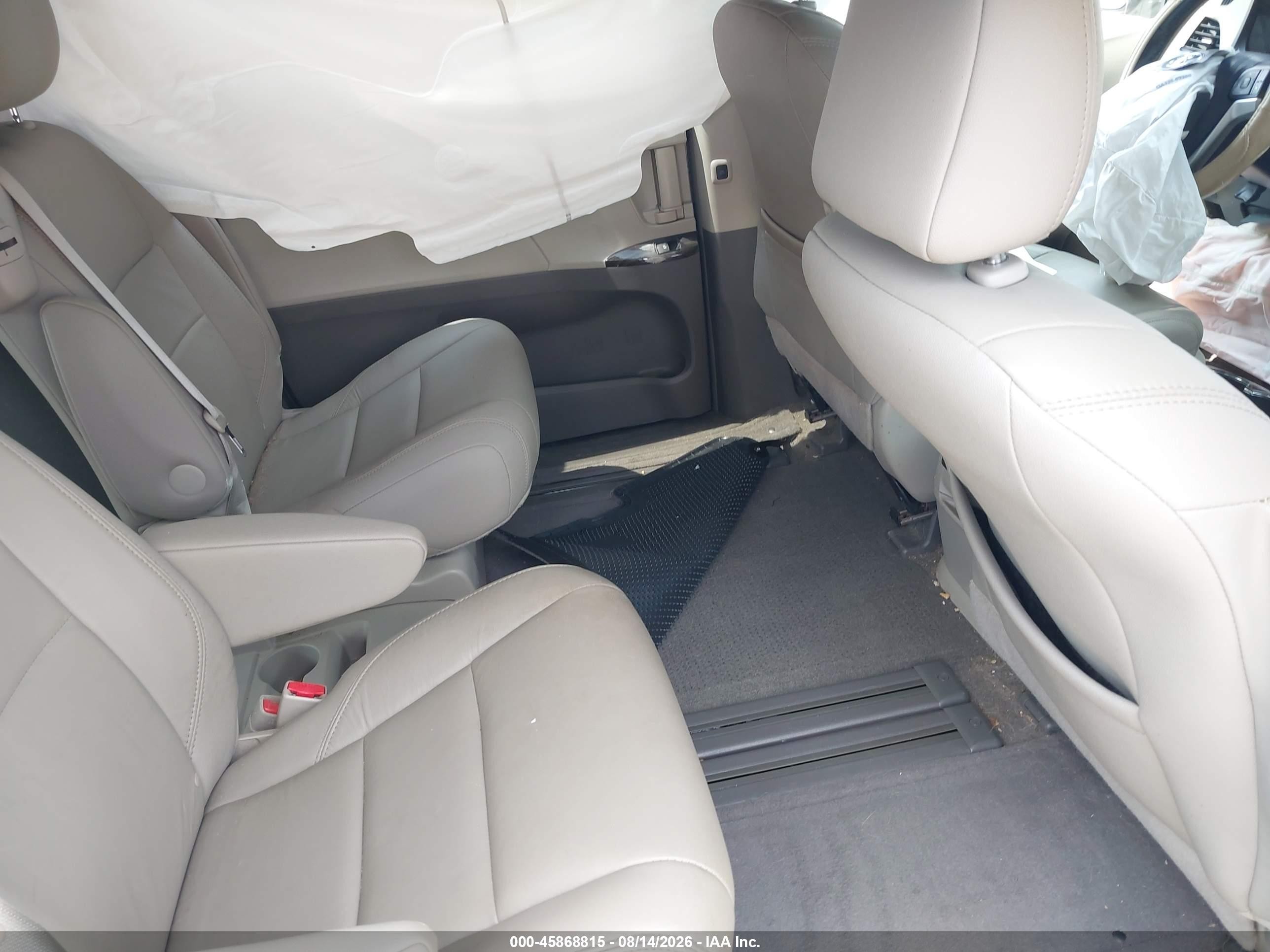 2015 Toyota Sienna Xle 8 Passenger Золотой vin: 5TDYK3DCXFS646154