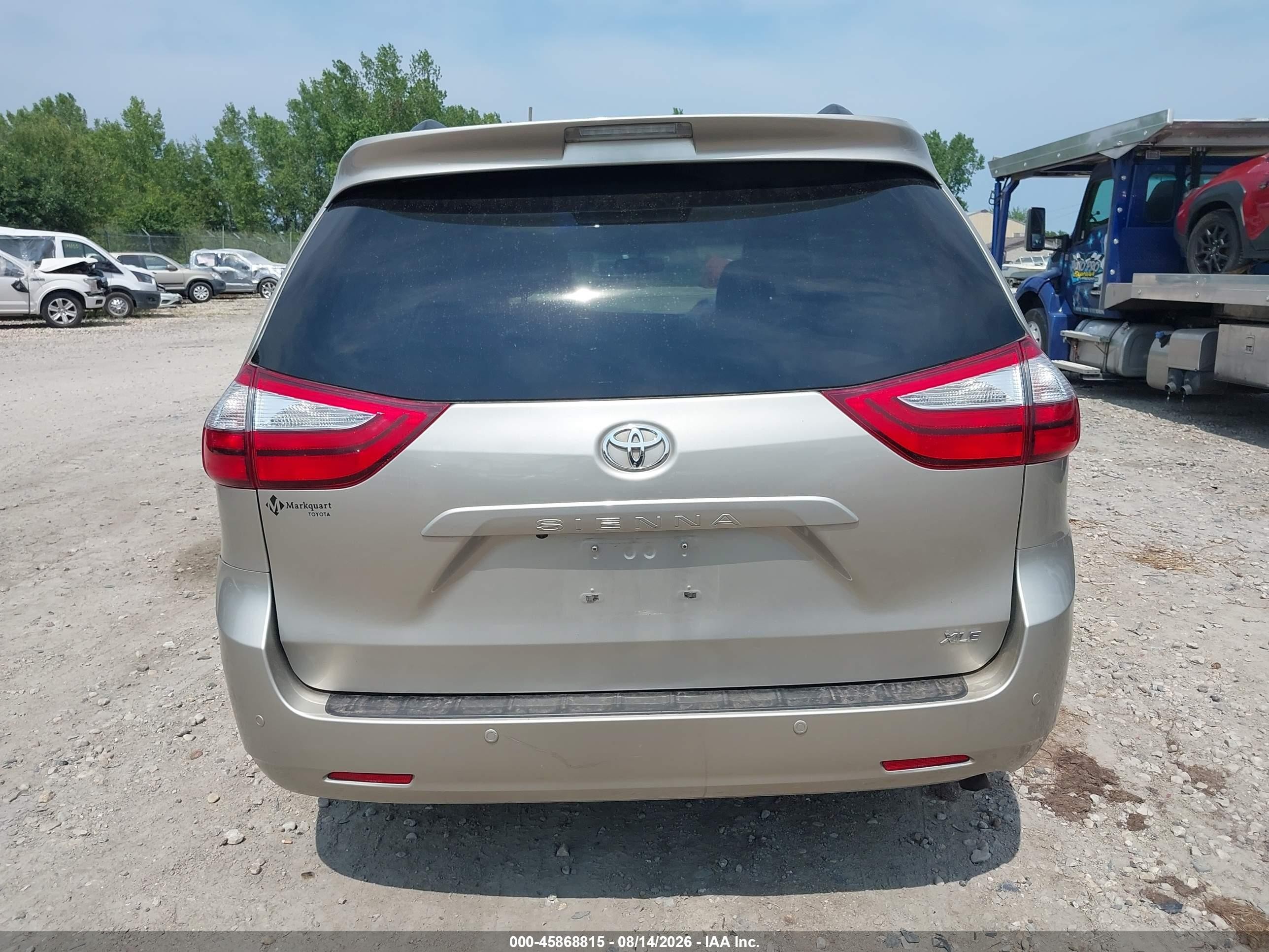 2015 Toyota Sienna Xle 8 Passenger Золотой vin: 5TDYK3DCXFS646154