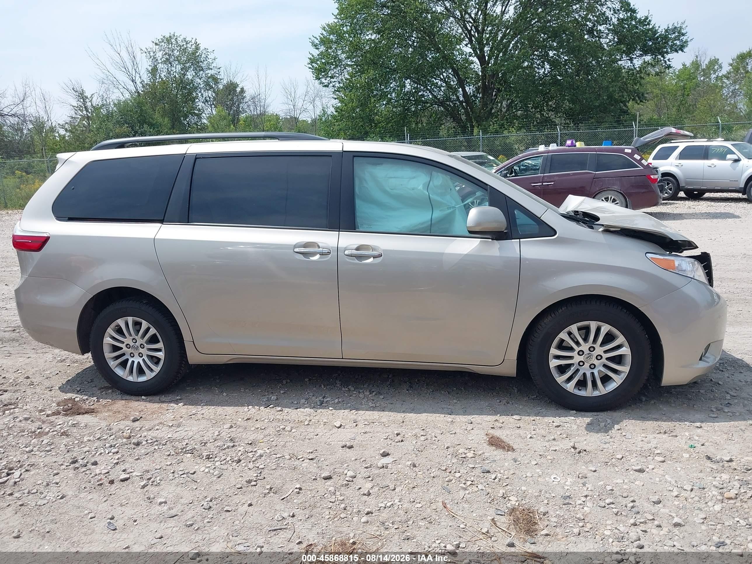 2015 Toyota Sienna Xle 8 Passenger Золотой vin: 5TDYK3DCXFS646154