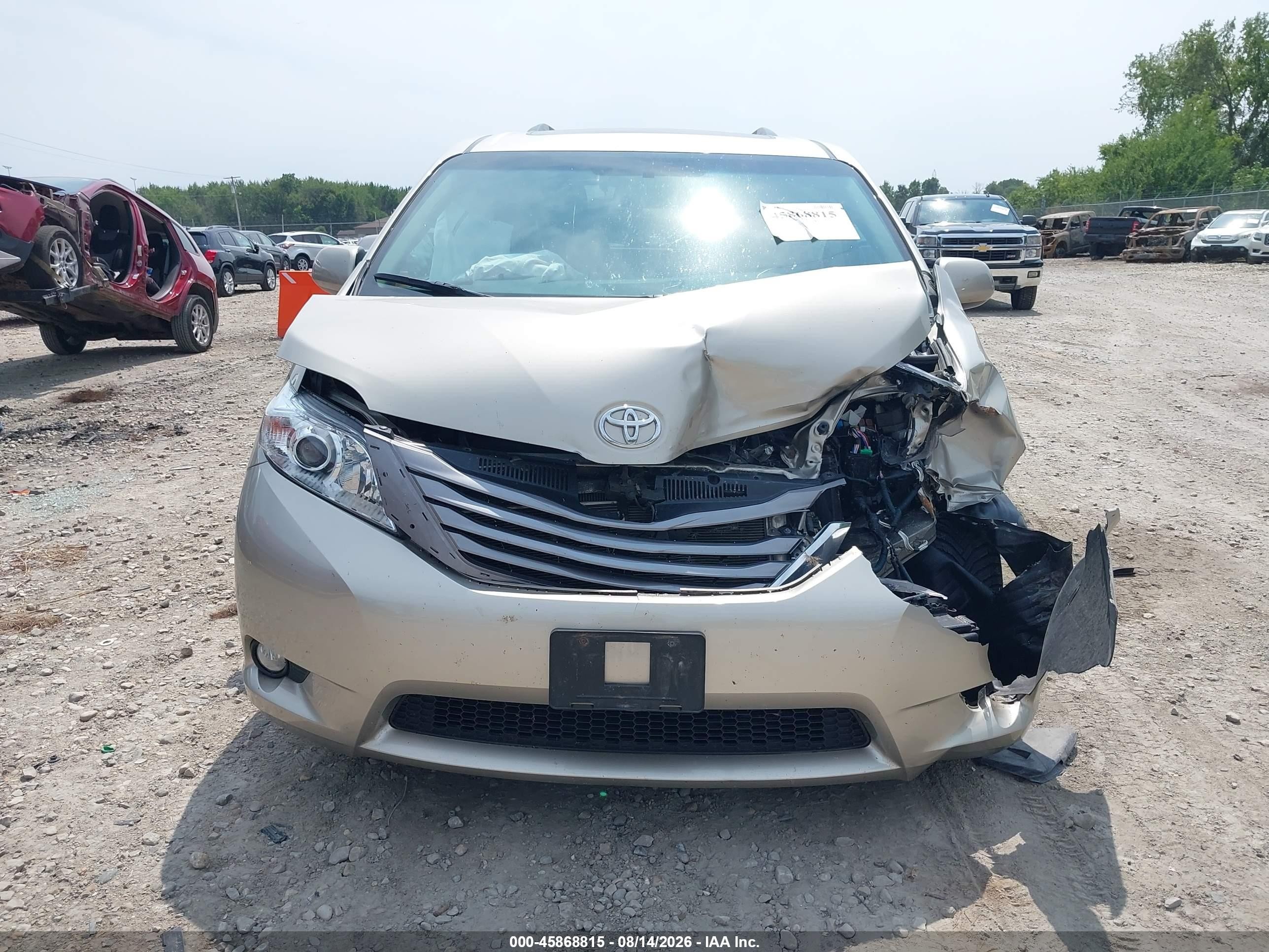 2015 Toyota Sienna Xle 8 Passenger Золотой vin: 5TDYK3DCXFS646154