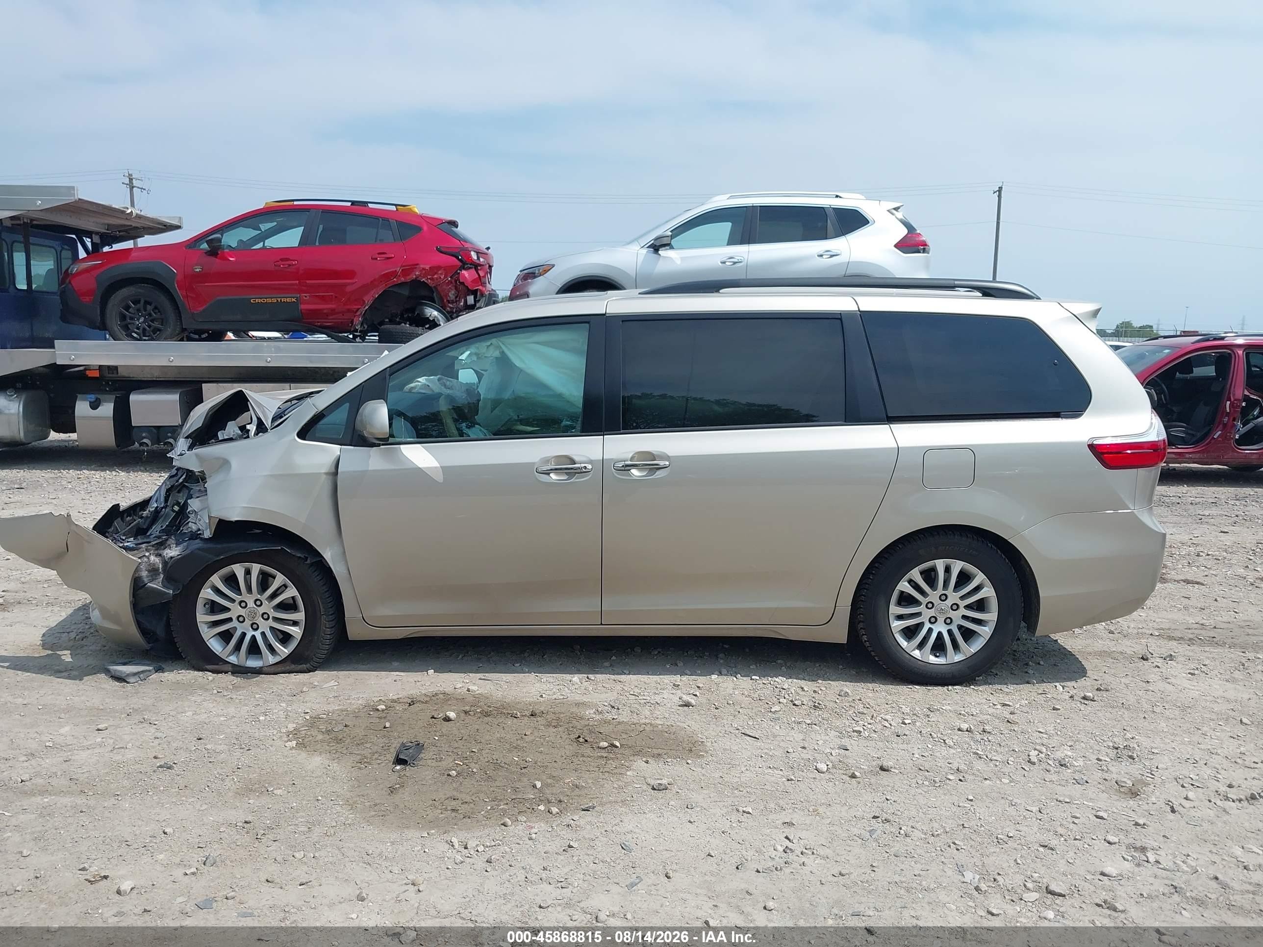 2015 Toyota Sienna Xle 8 Passenger Золотой vin: 5TDYK3DCXFS646154