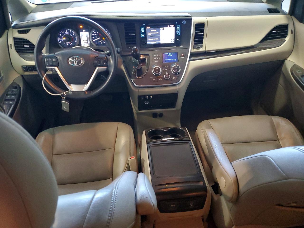2015 Toyota Sienna Xle Premium 8-passenger White vin: 5TDYK3DCXFS651936