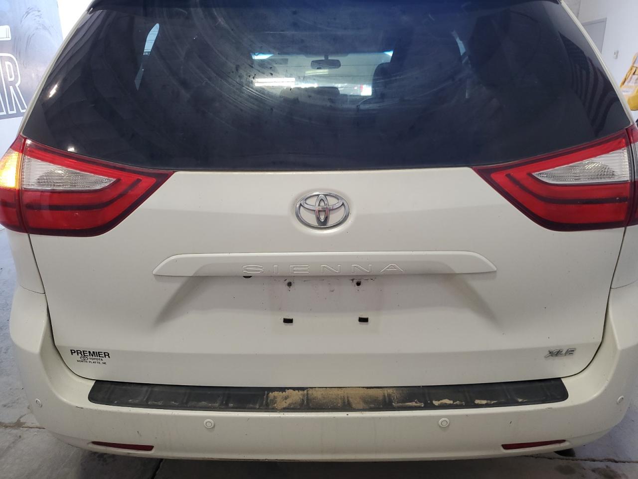 2015 Toyota Sienna Xle Premium 8-passenger White vin: 5TDYK3DCXFS651936 Damage: Rear Bumper, Multiple Scratches Heavy, 3