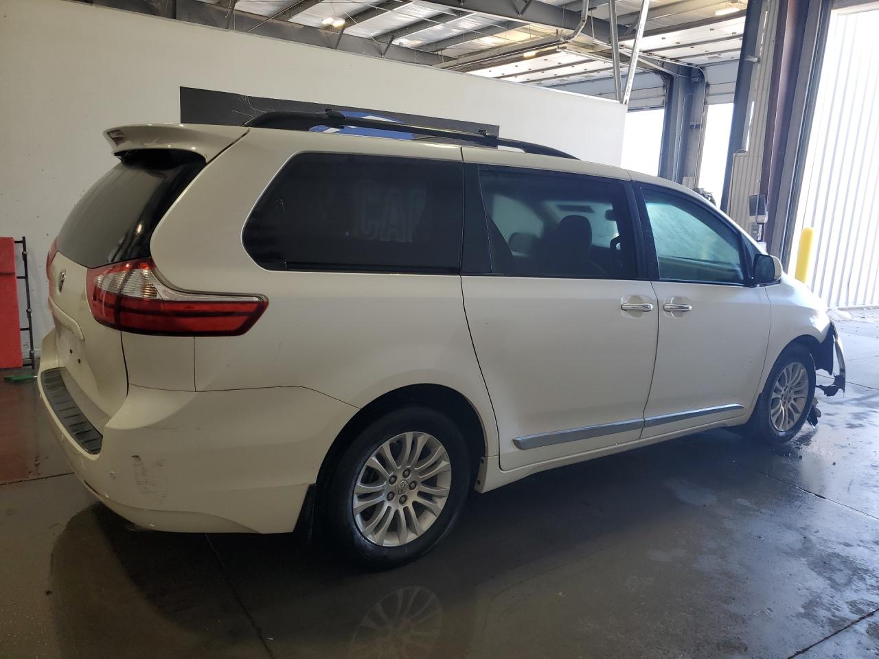 2015 Toyota Sienna Xle Premium 8-passenger White vin: 5TDYK3DCXFS651936 Damage: Right Qtr Panel, Multiple Scratches Heavy, 2