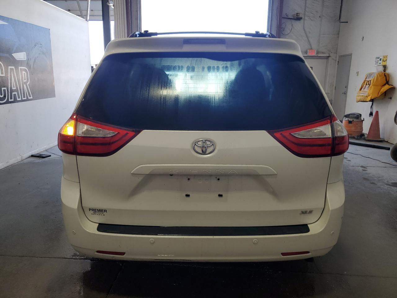 2015 Toyota Sienna Xle Premium 8-passenger White vin: 5TDYK3DCXFS651936 Damage: Rear Bumper, Chipped, 3