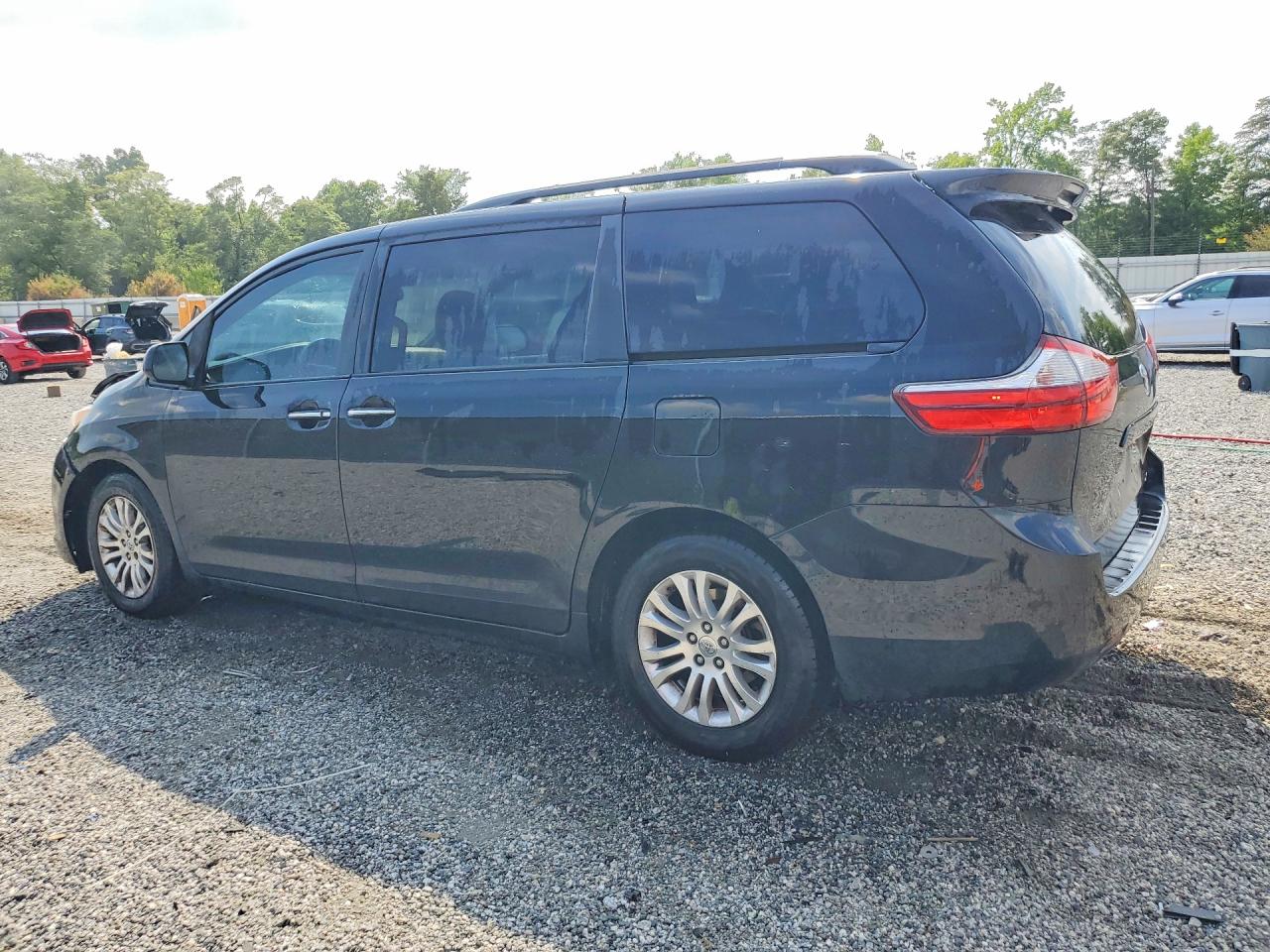 2015 Toyota Sienna Xle 8-passenger Черный vin: 5TDYK3DCXFS668526