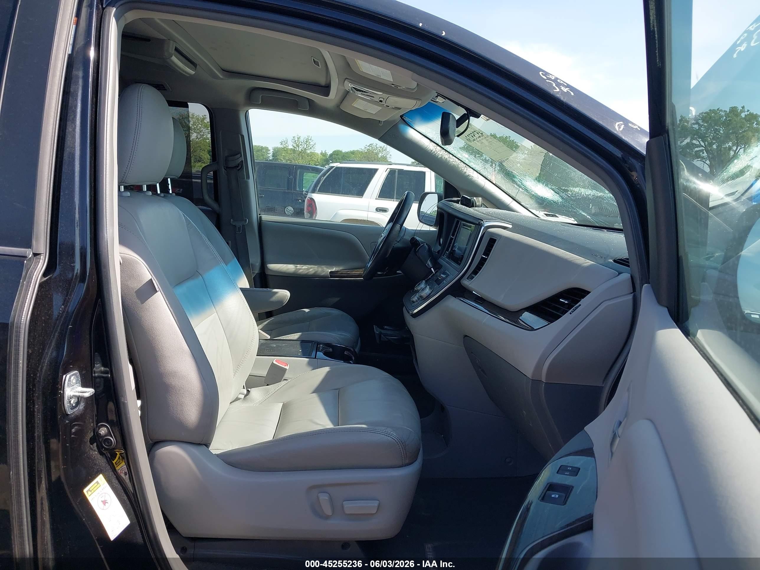 2015 Toyota Sienna Xle 8 Passenger Black vin: 5TDYK3DCXFS669370