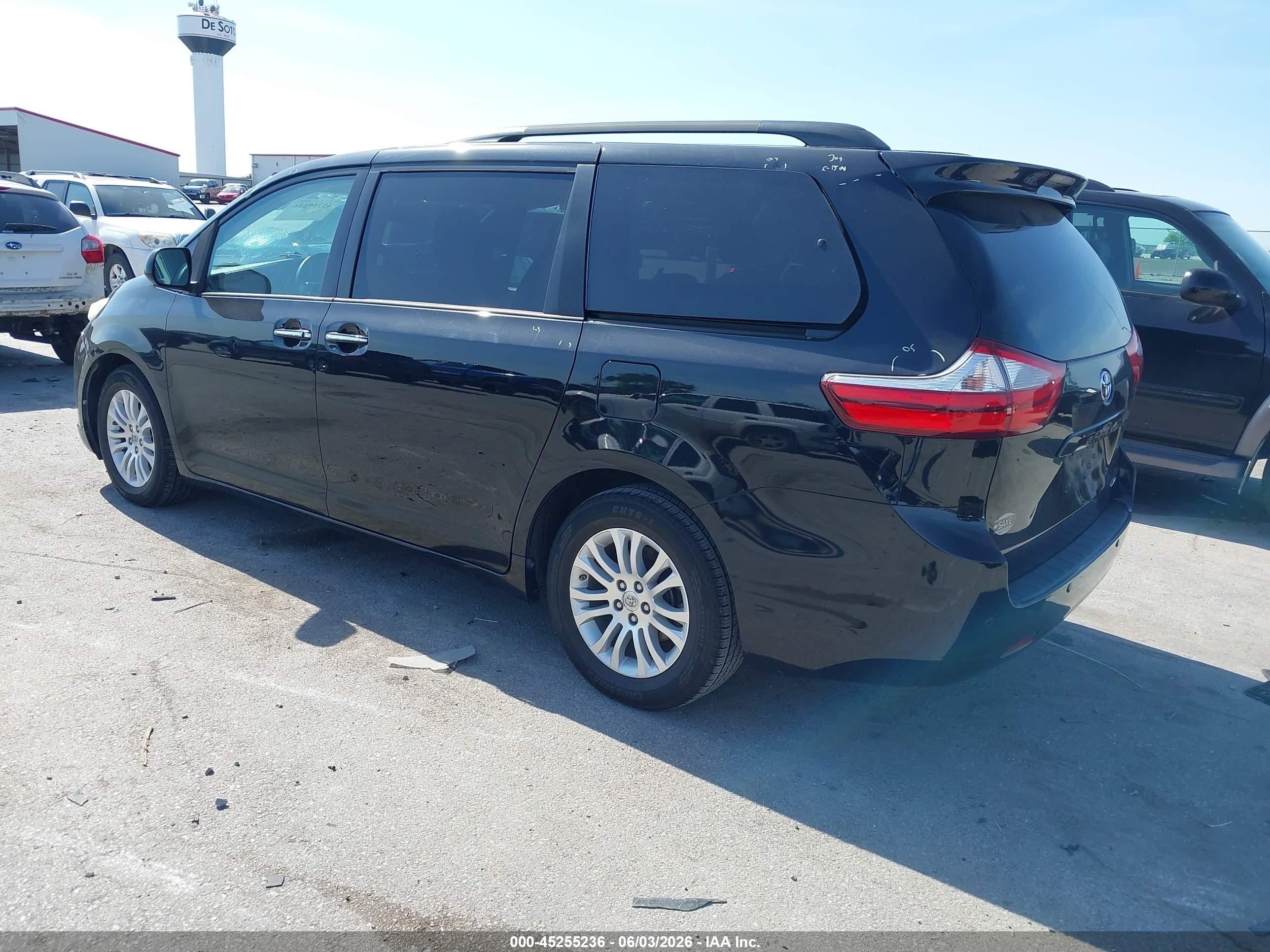 2015 Toyota Sienna Xle 8 Passenger Black vin: 5TDYK3DCXFS669370