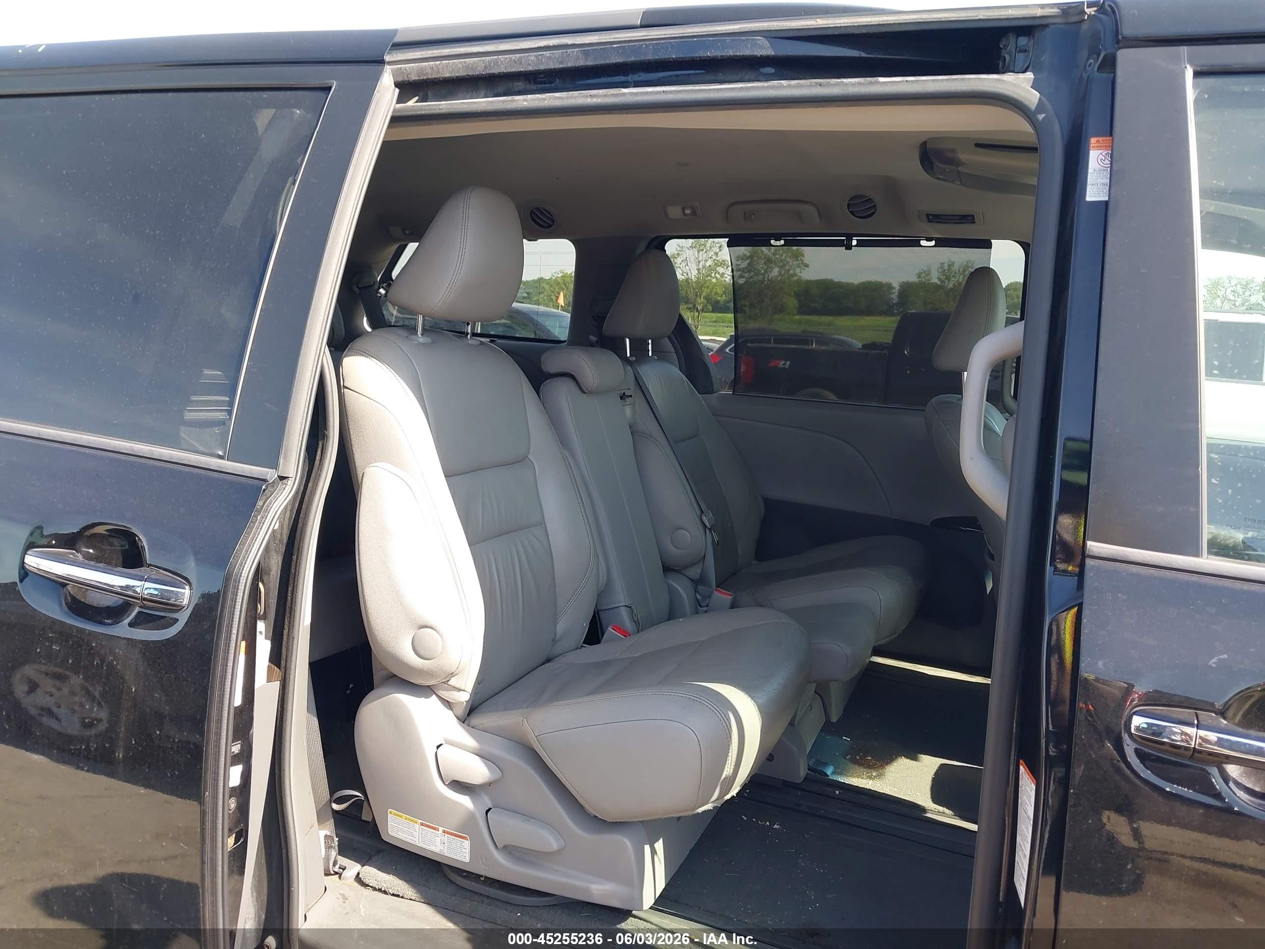 2015 Toyota Sienna Xle 8 Passenger Black vin: 5TDYK3DCXFS669370