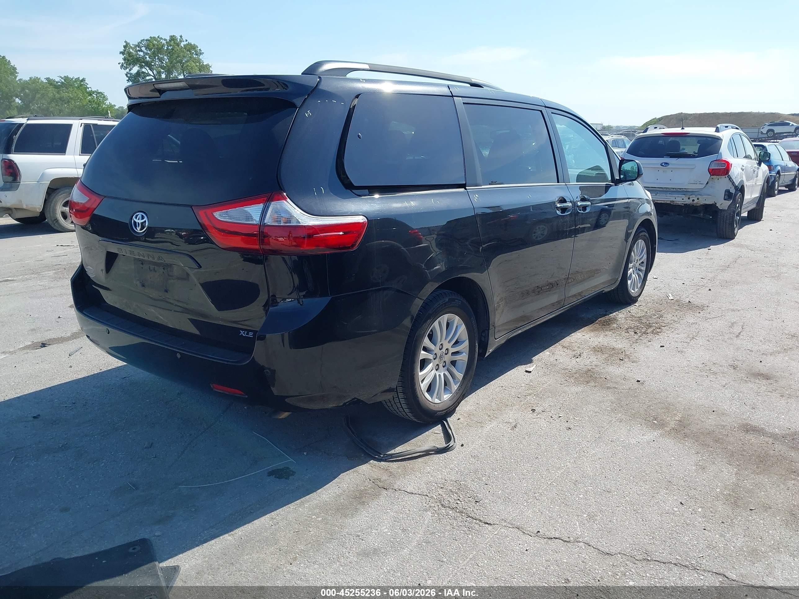 2015 Toyota Sienna Xle 8 Passenger Black vin: 5TDYK3DCXFS669370