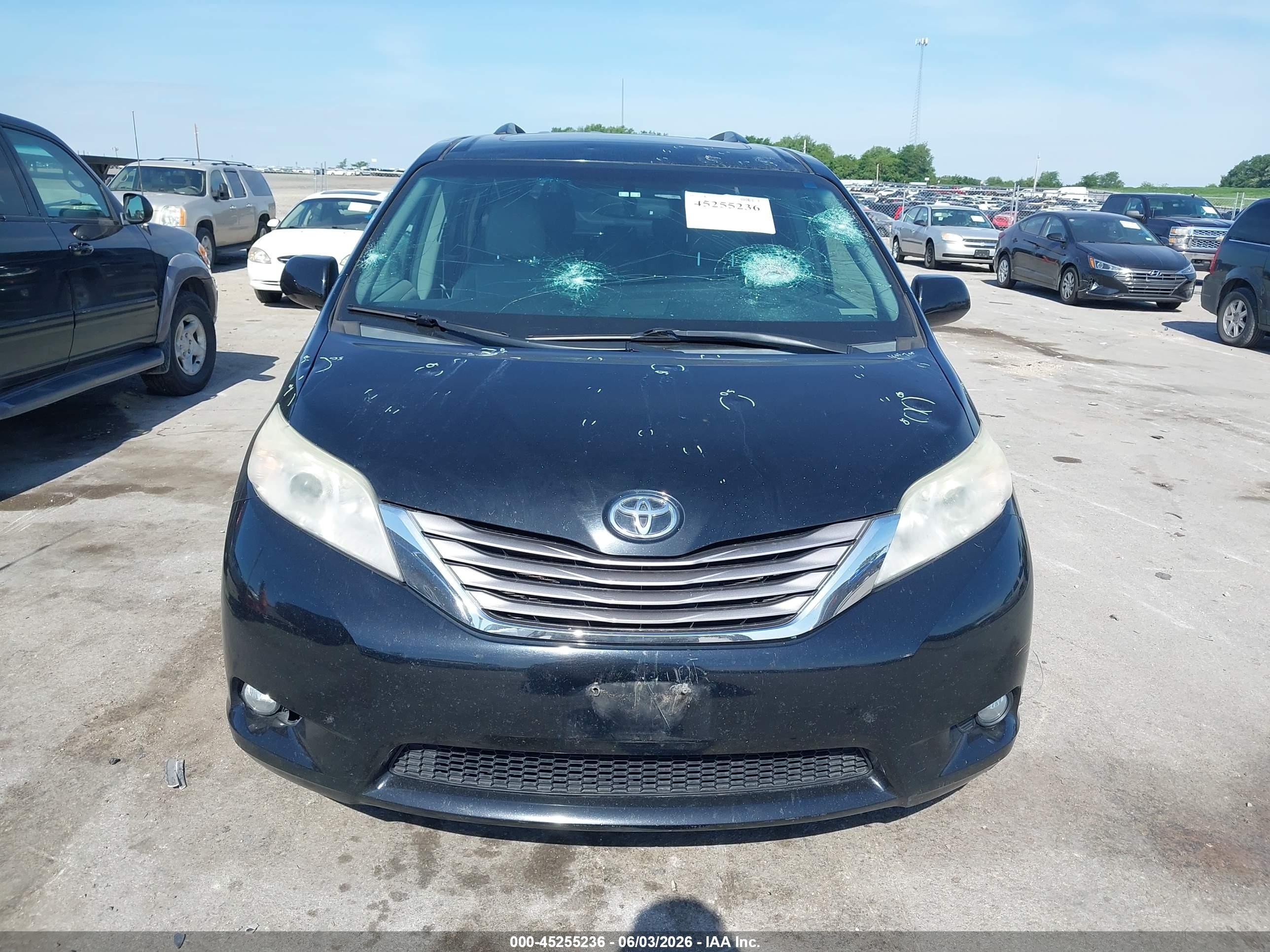 2015 Toyota Sienna Xle 8 Passenger Black vin: 5TDYK3DCXFS669370