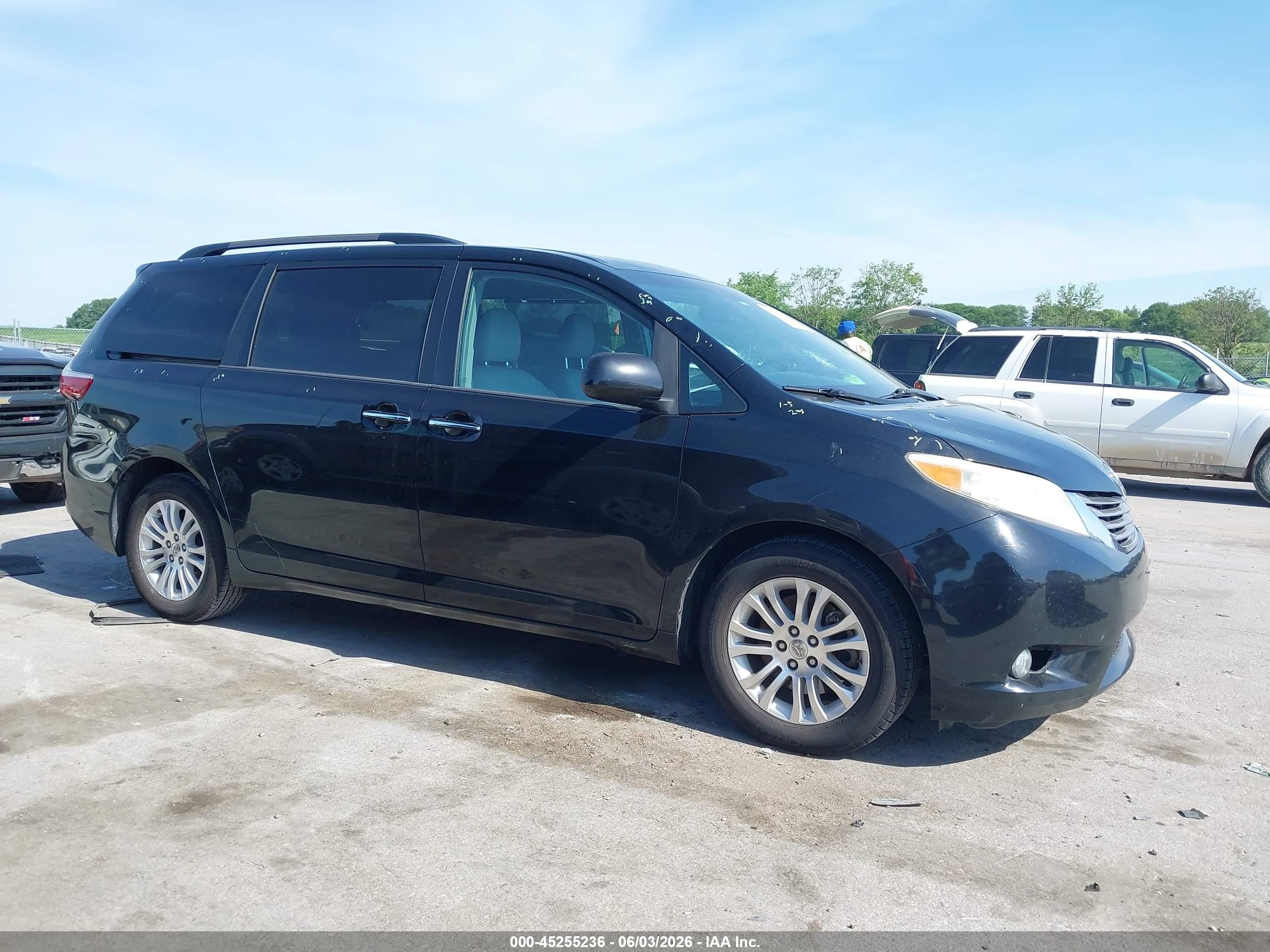 2015 Toyota Sienna Xle 8 Passenger Black vin: 5TDYK3DCXFS669370