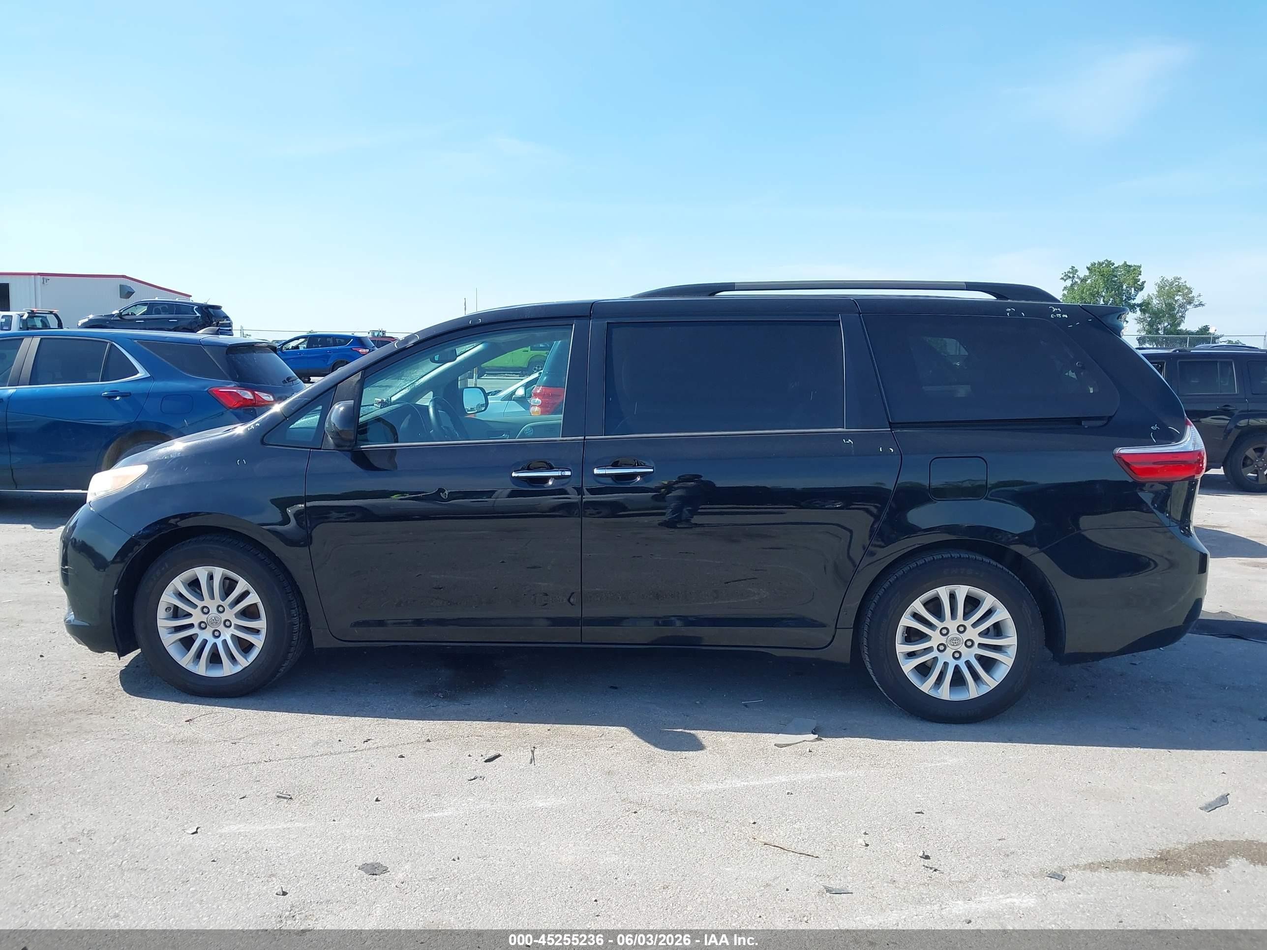 2015 Toyota Sienna Xle 8 Passenger Black vin: 5TDYK3DCXFS669370