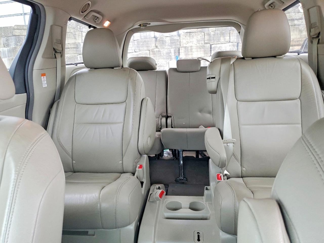 2015 Toyota Sienna Xle 8-passenger Синий vin: 5TDYK3DCXFS671748