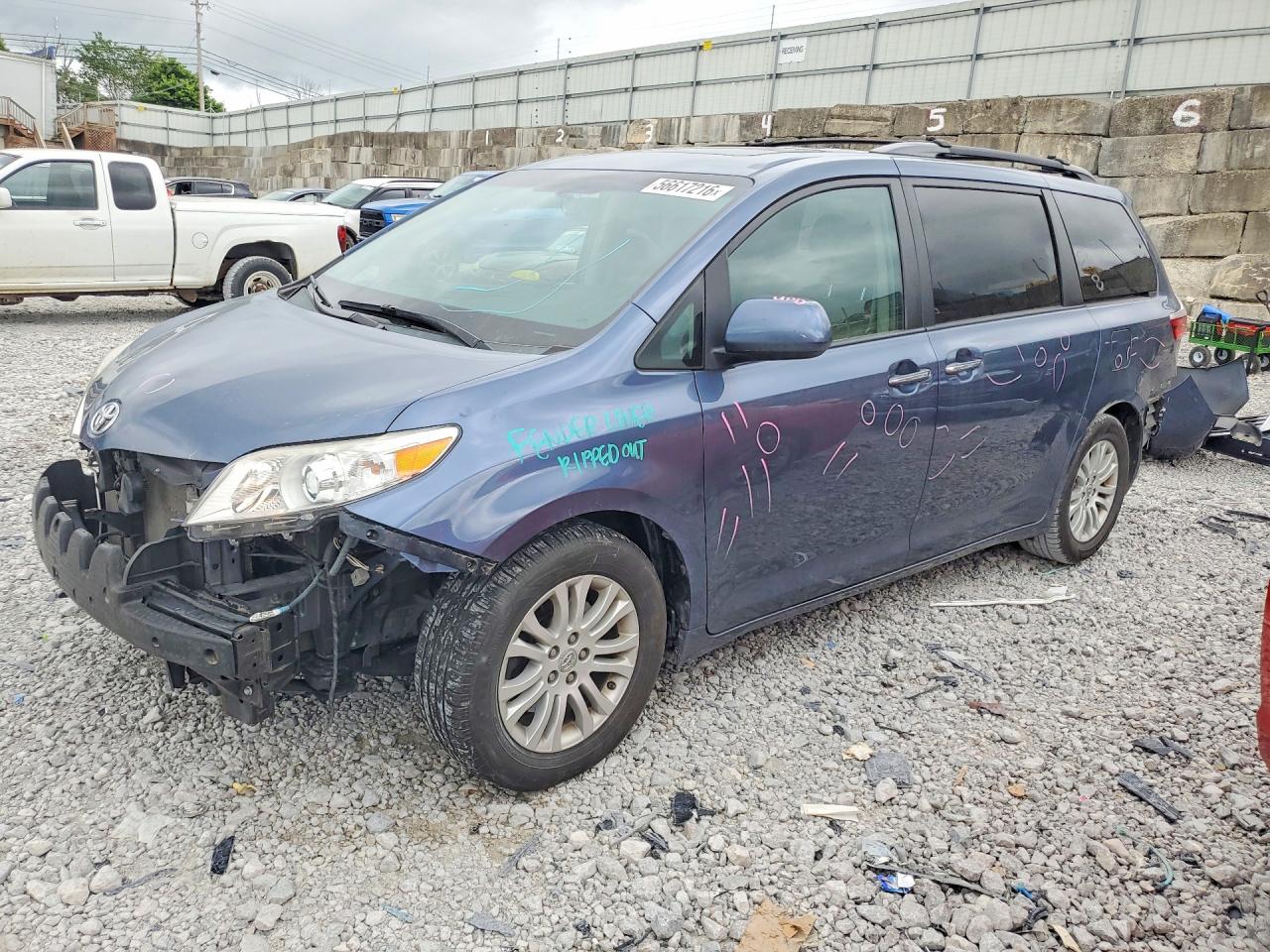 2015 Toyota Sienna Xle 8-passenger Синий vin: 5TDYK3DCXFS671748