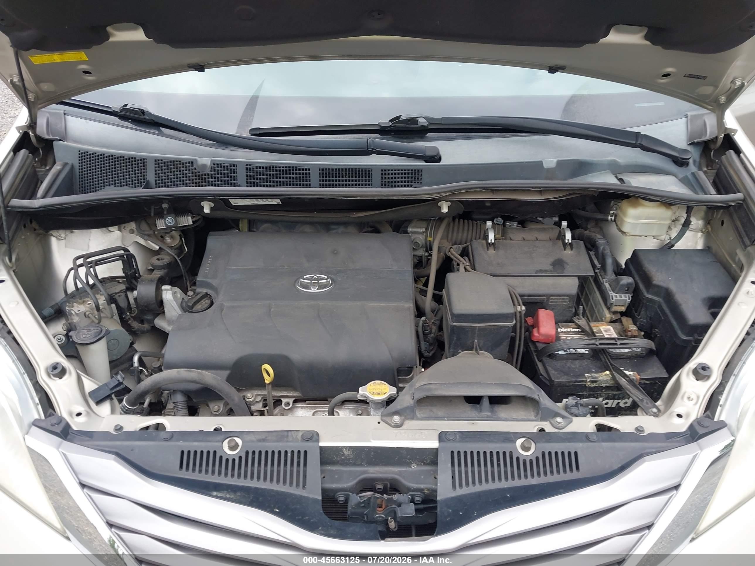 2015 Toyota Sienna Xle 8 Passenger Silver vin: 5TDYK3DCXFS683236