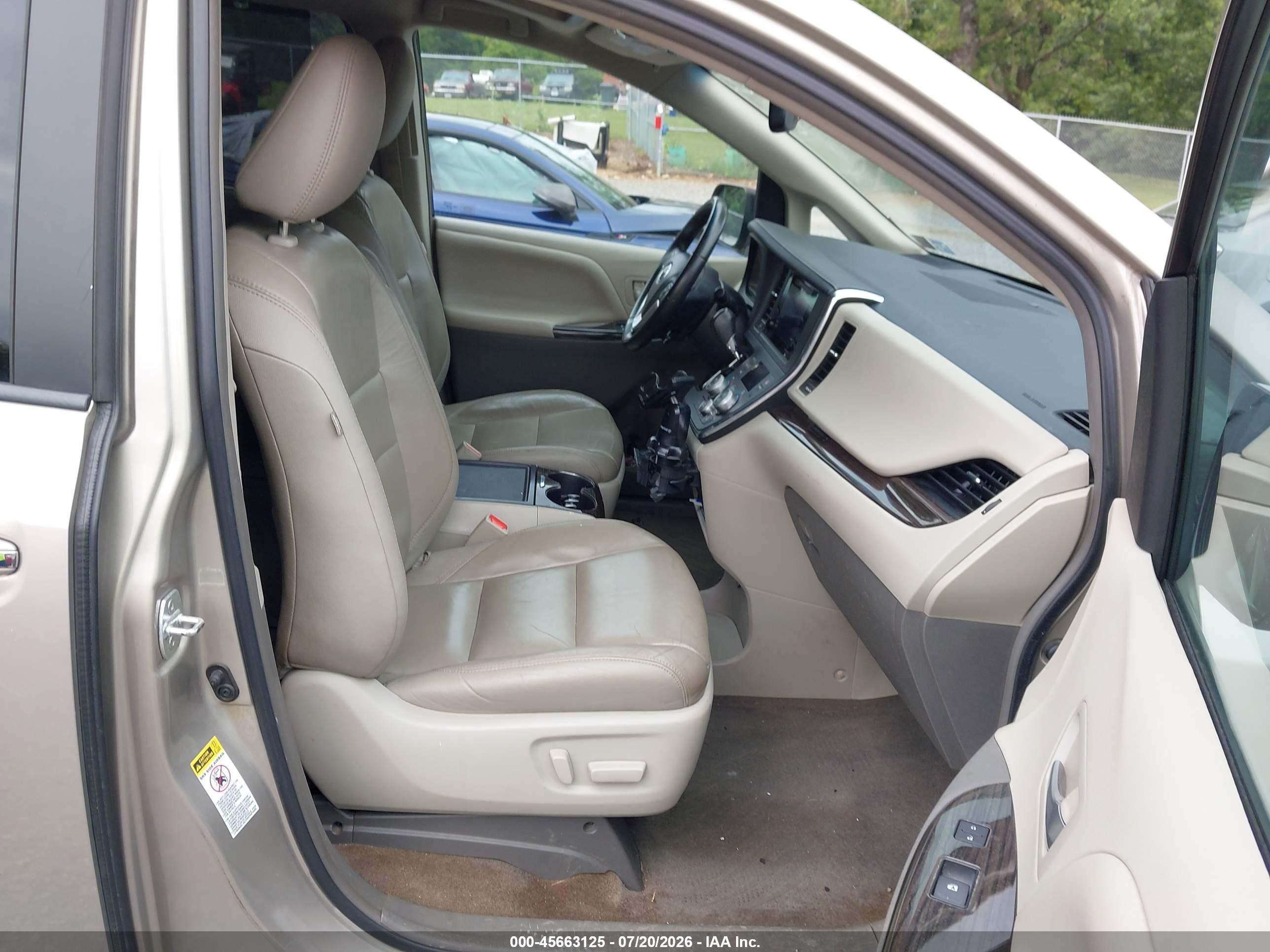 2015 Toyota Sienna Xle 8 Passenger Silver vin: 5TDYK3DCXFS683236