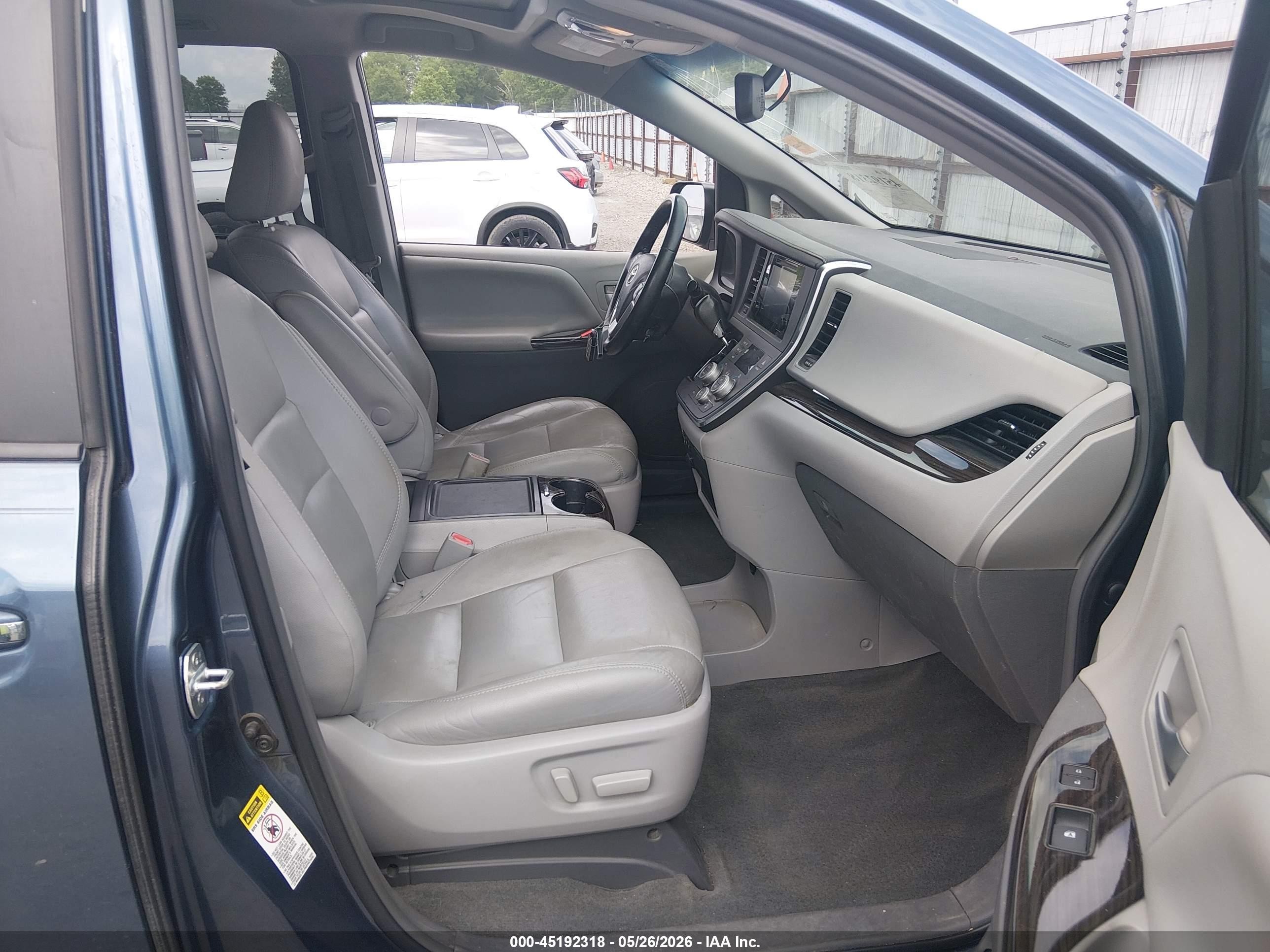 2015 Toyota Sienna Xle 8 Passenger Blue vin: 5TDYK3DCXFS684953