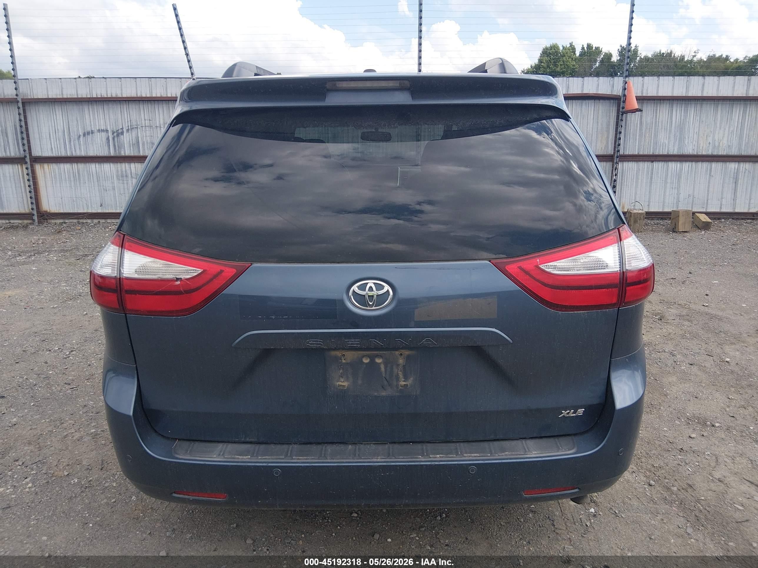 2015 Toyota Sienna Xle 8 Passenger Blue vin: 5TDYK3DCXFS684953