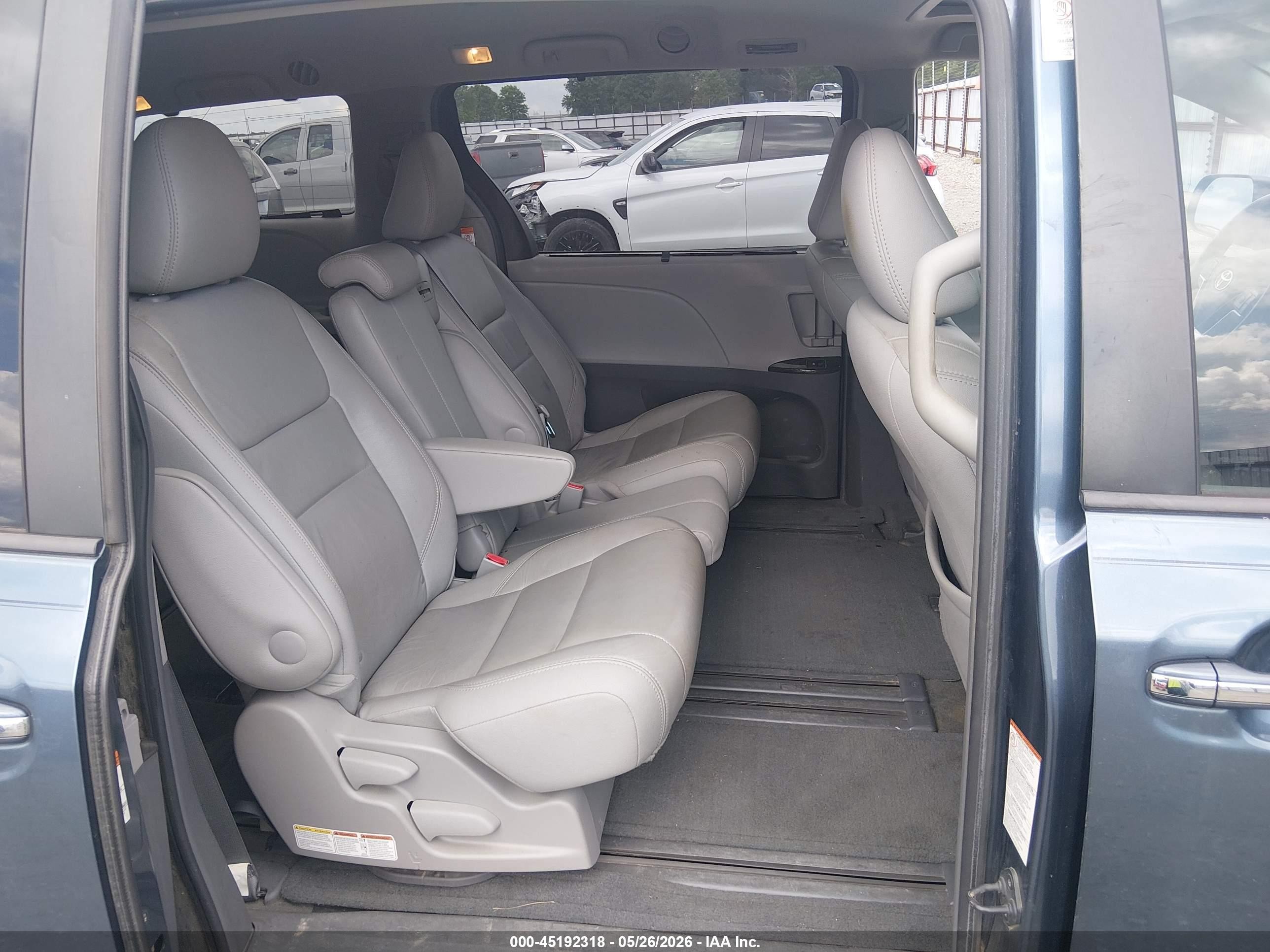 2015 Toyota Sienna Xle 8 Passenger Blue vin: 5TDYK3DCXFS684953