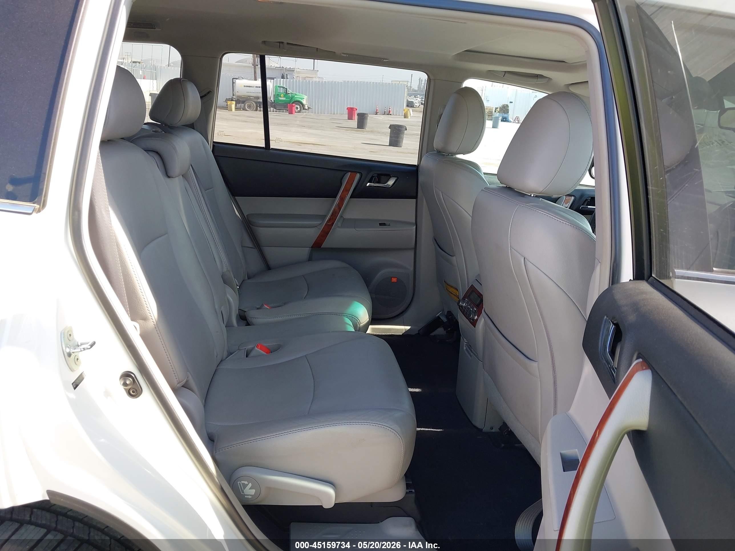 2011 Toyota Highlander Limited V6 White vin: 5TDYK3EH0BS040527