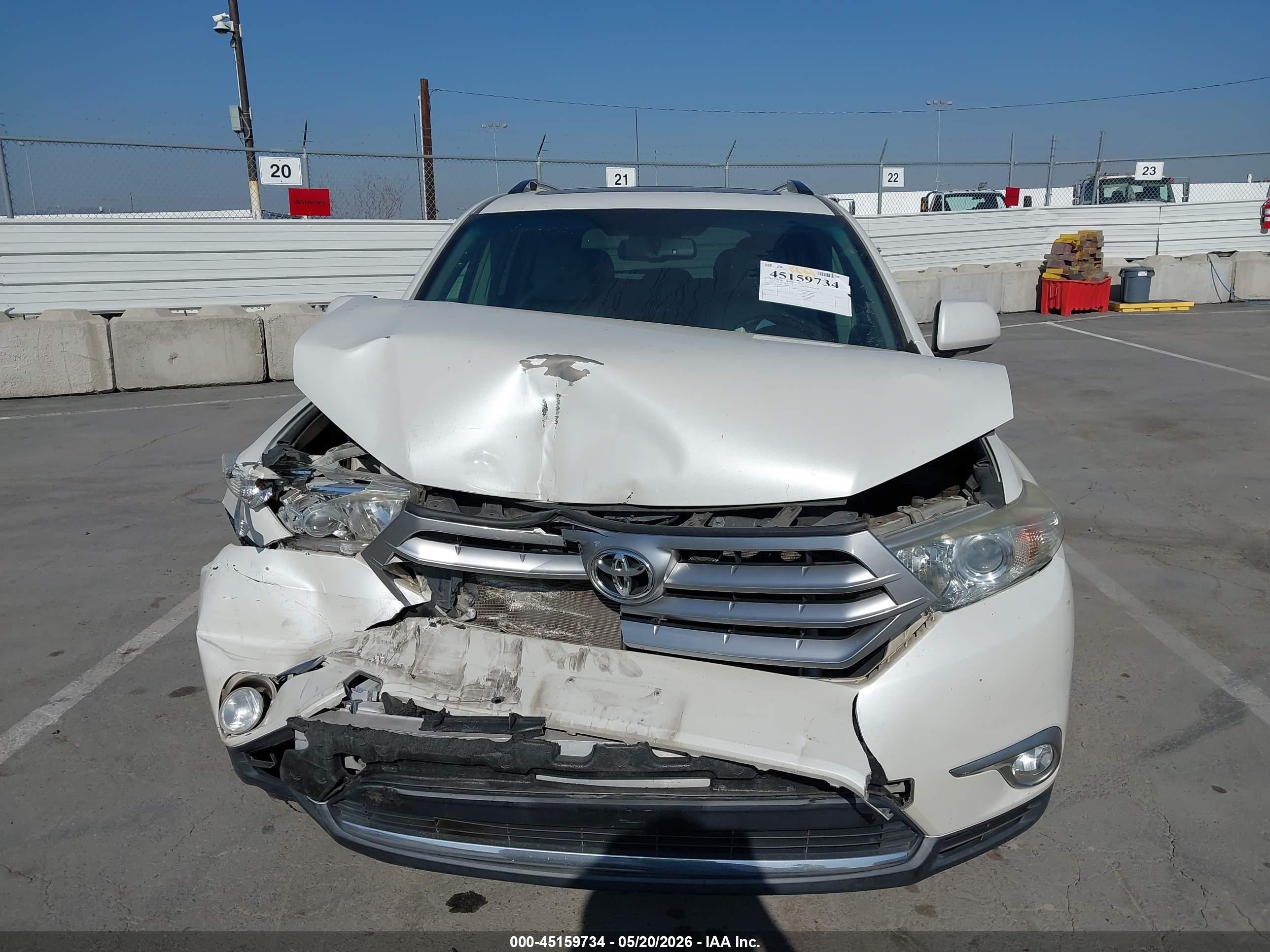 2011 Toyota Highlander Limited V6 White vin: 5TDYK3EH0BS040527