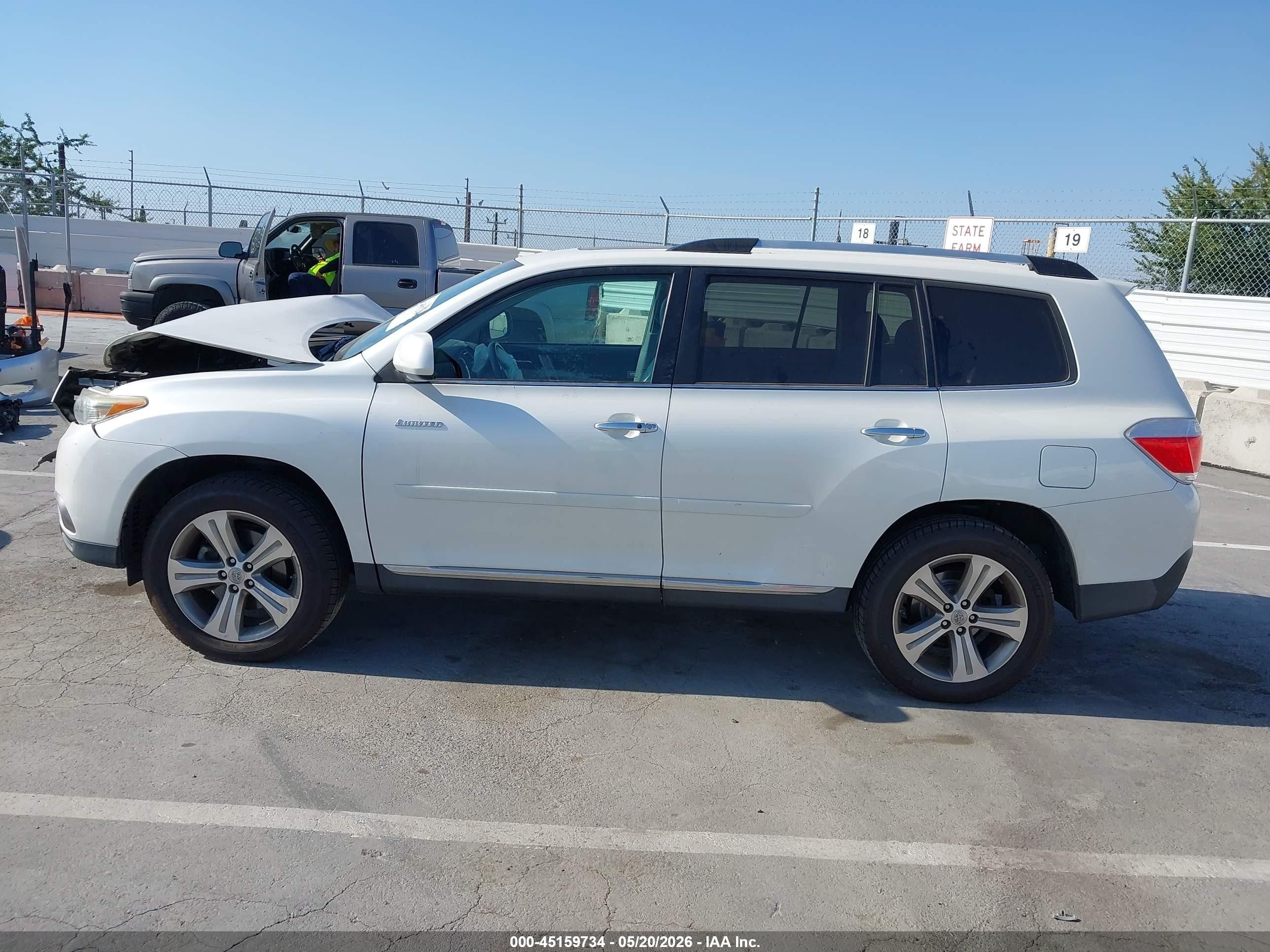 2011 Toyota Highlander Limited V6 White vin: 5TDYK3EH0BS040527