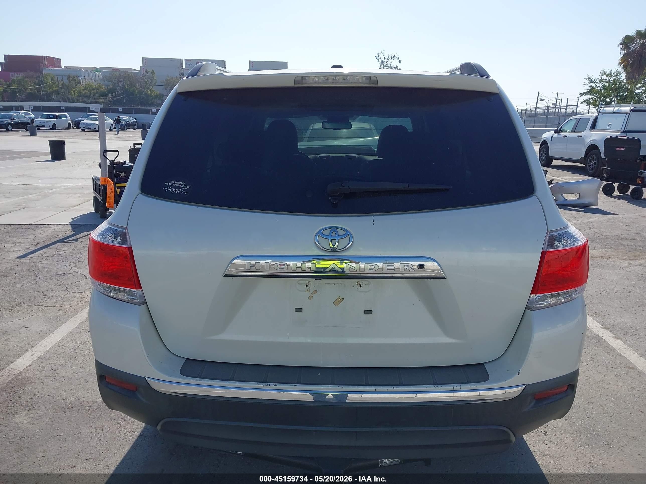 2011 Toyota Highlander Limited V6 White vin: 5TDYK3EH0BS040527