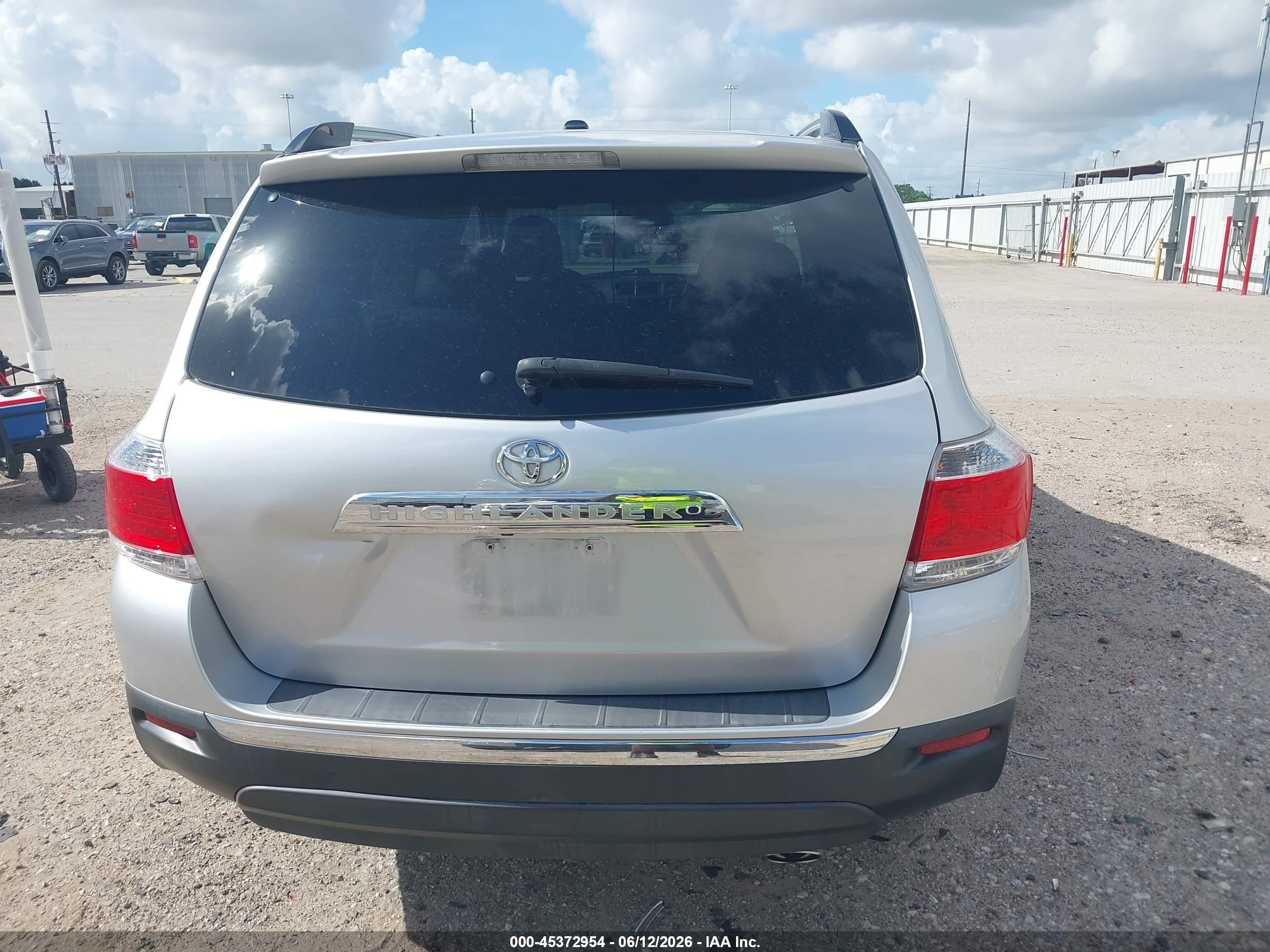 2011 Toyota Highlander Limited V6 Silver vin: 5TDYK3EH1BS041119