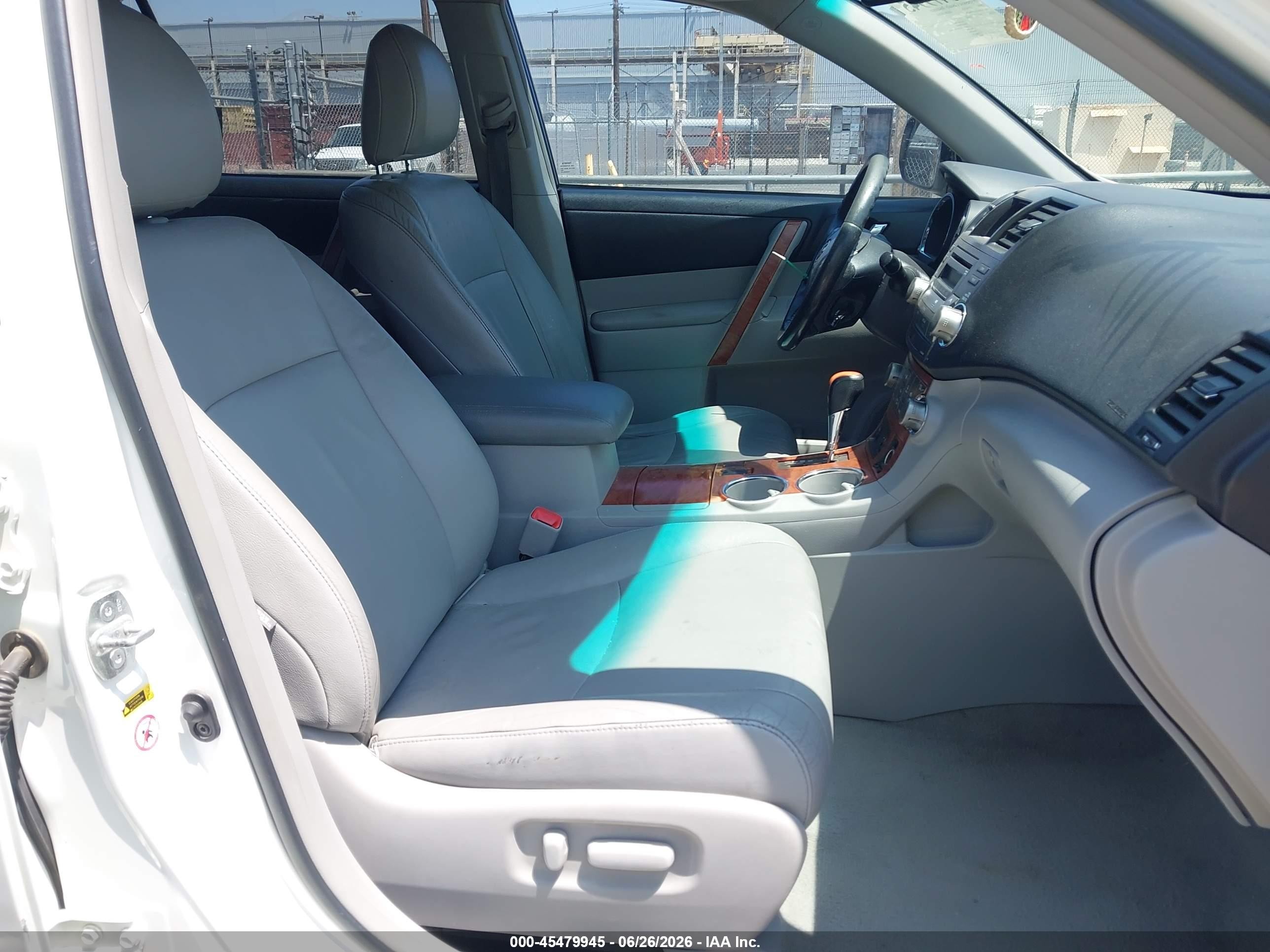 2010 Toyota Highlander Limited V6 White vin: 5TDYK3EH3AS004779