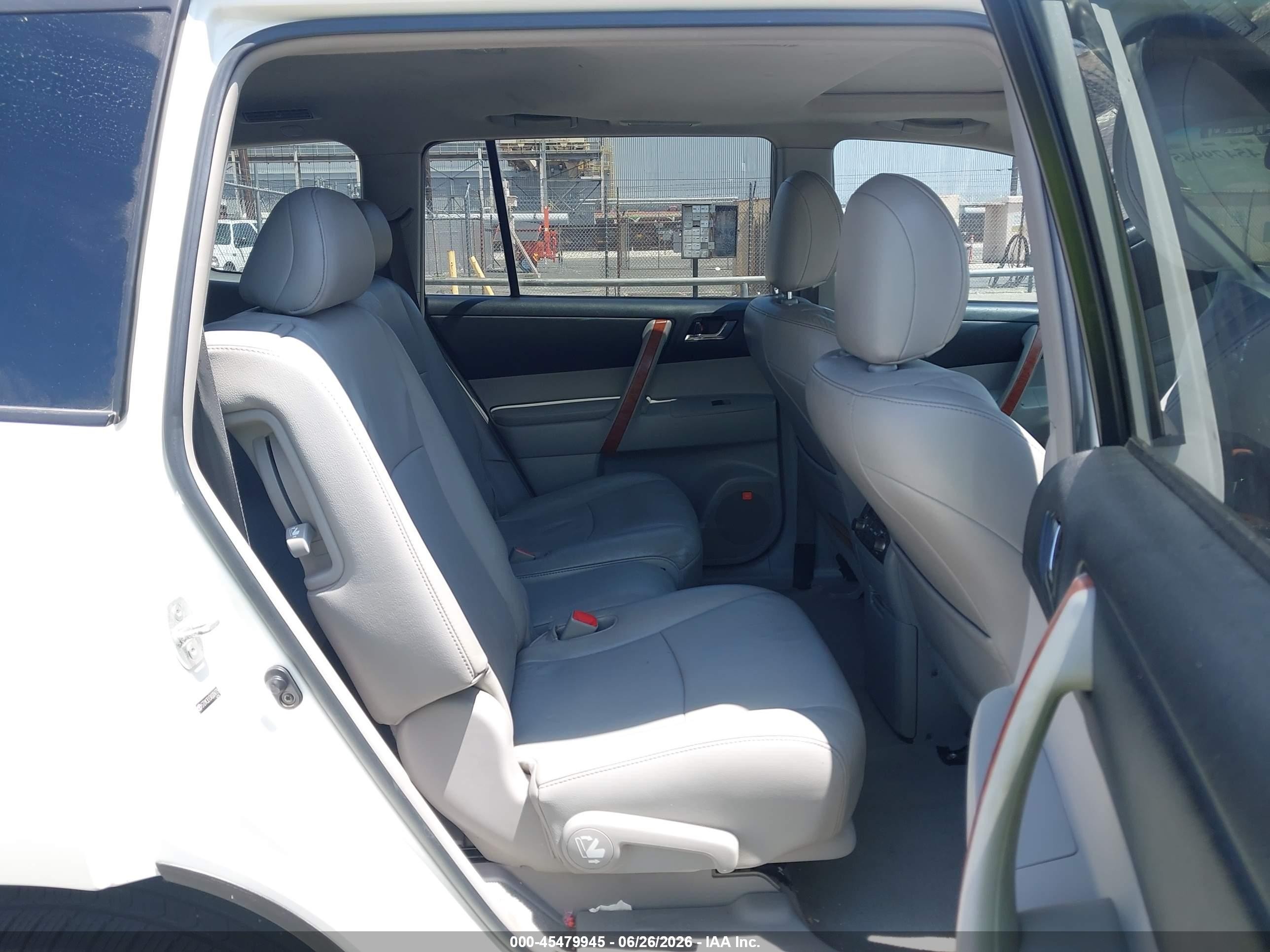 2010 Toyota Highlander Limited V6 White vin: 5TDYK3EH3AS004779